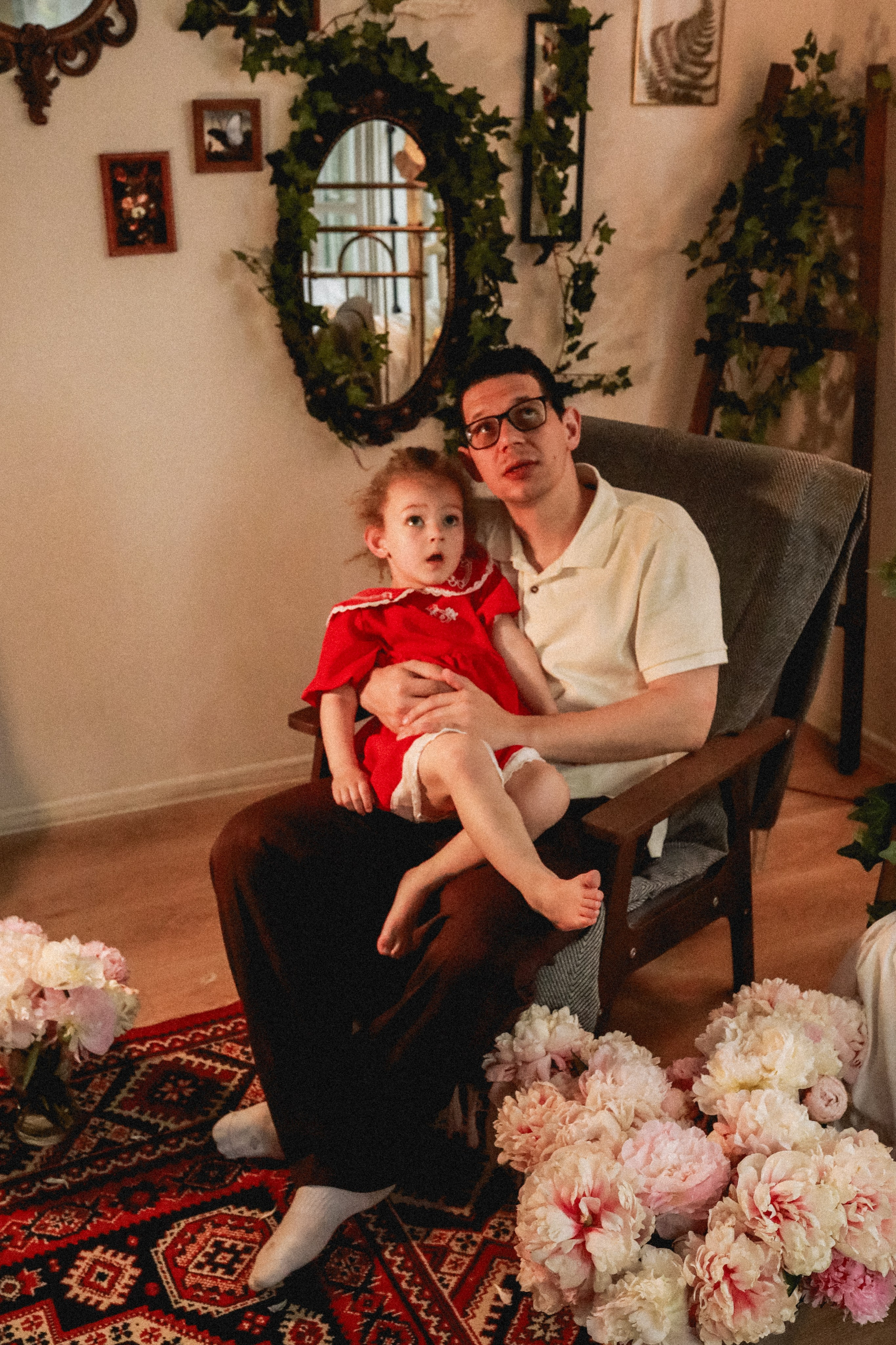 Пионы на балконе