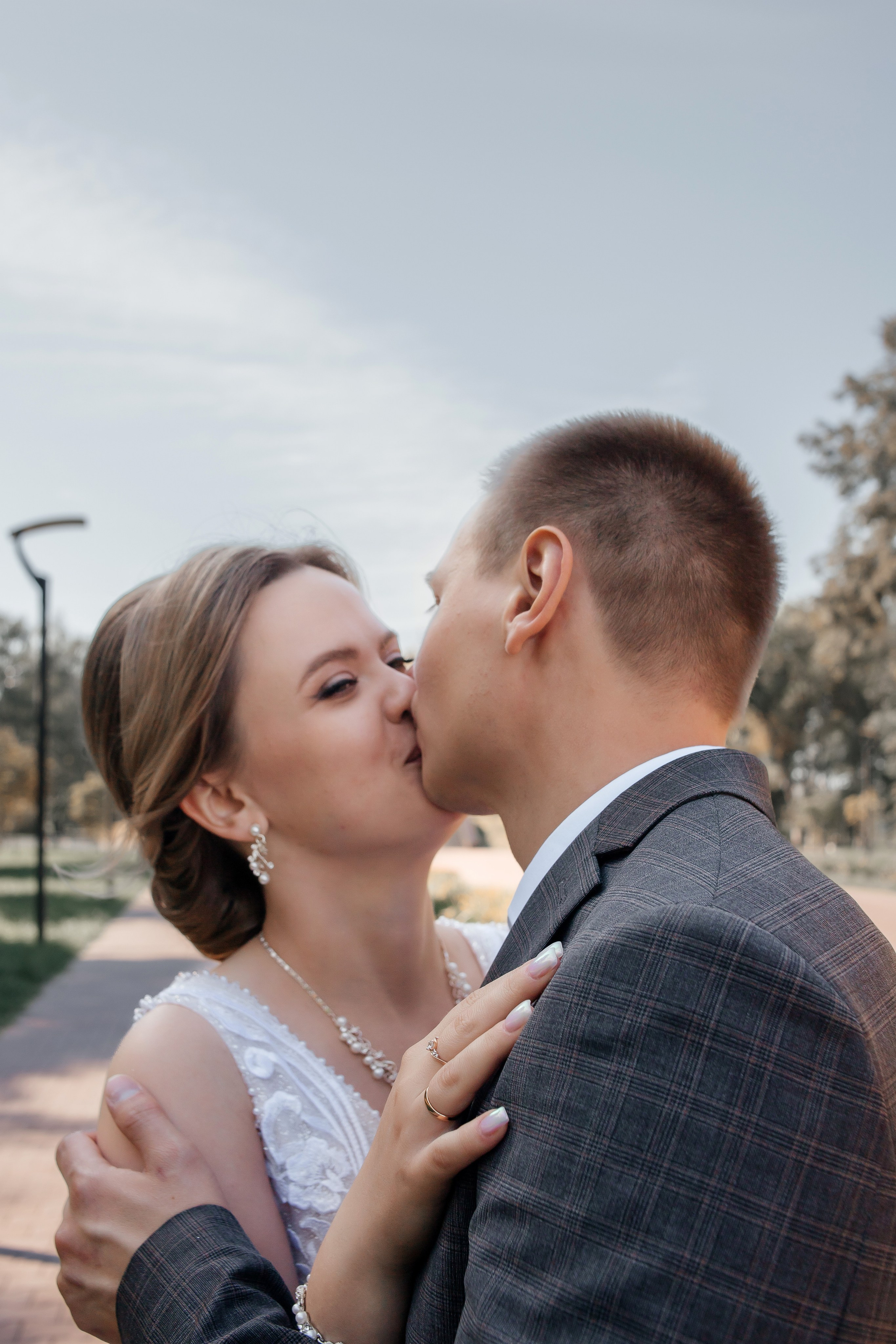 Свадебная прогулка двоих на Стрелке и в автозаводском Парке. И в фотостудии СОЛЬ в Автозаводском районе. Свадебный фотограф и фотограф Love-Store в Нижнем Новгороде Анастасия