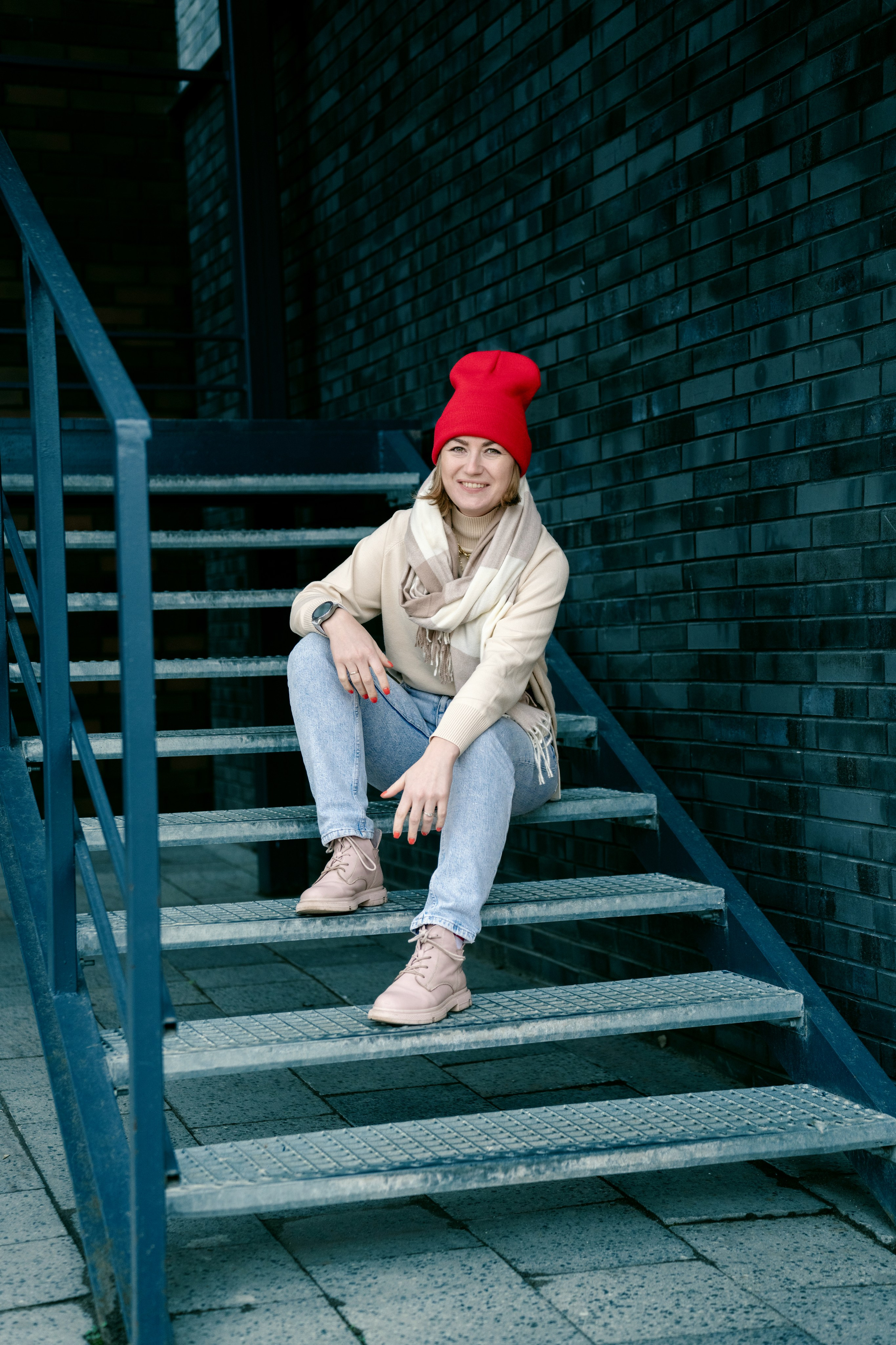 Красивая съемка девушки с визажем.  Уличная фотосессия. Фотограф Полозов