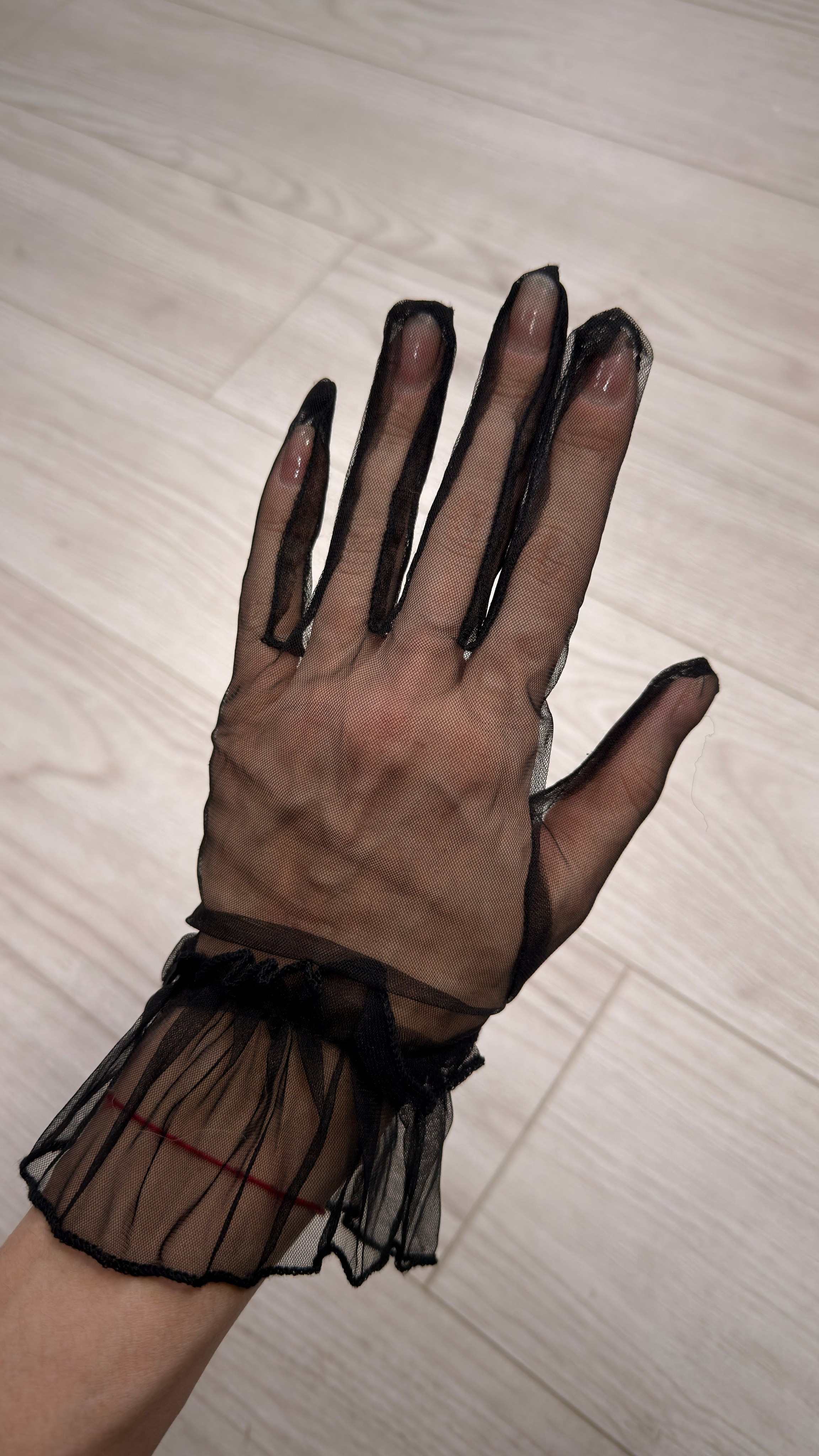 Перчатки в аренду. Аренда костюмов, платьев и реквизита для фотосессий на Камчатке