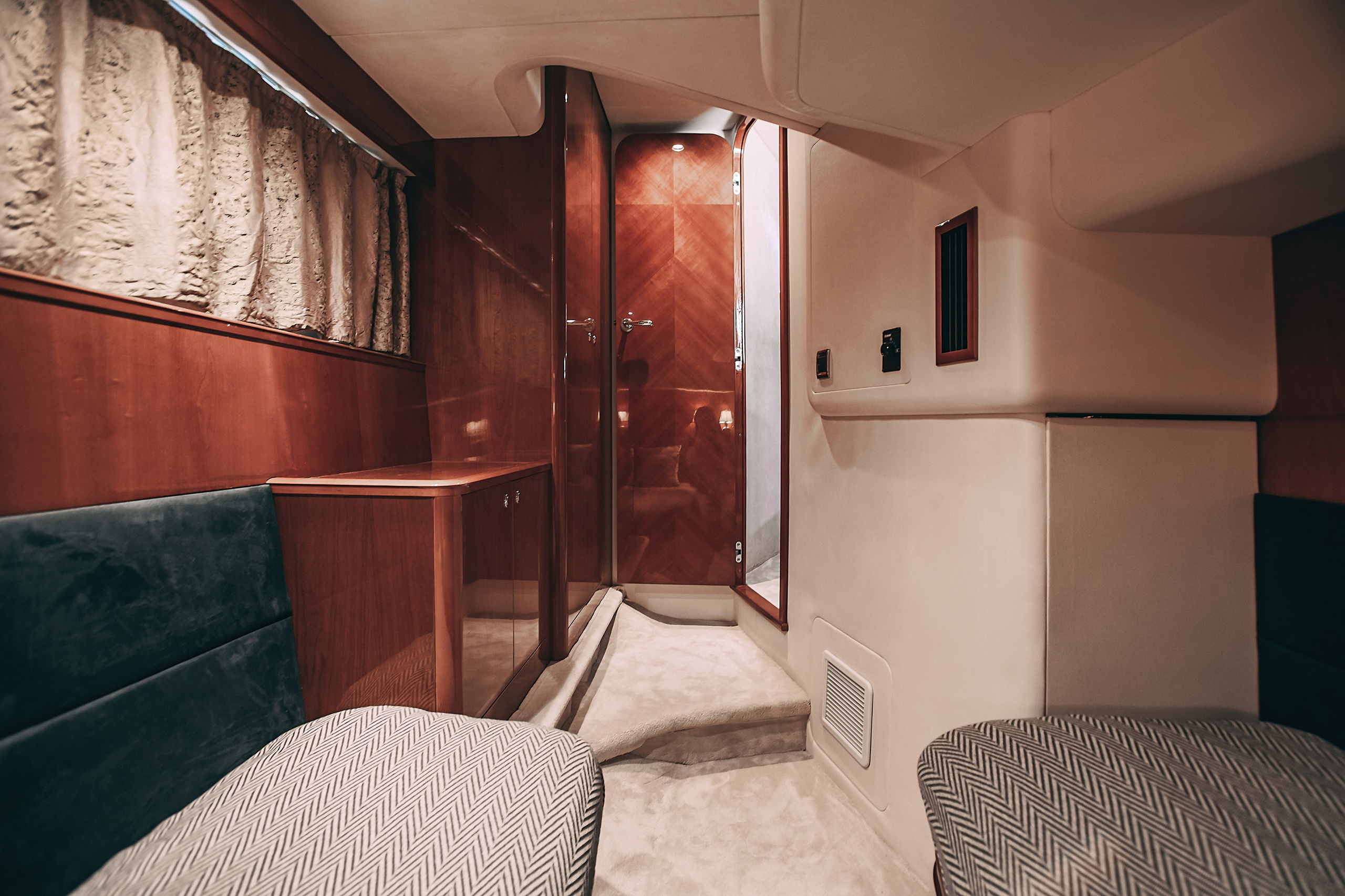 Яхта Princess 57 Esperanza. SPB Rent Boats|аренда катеров и теплоходов