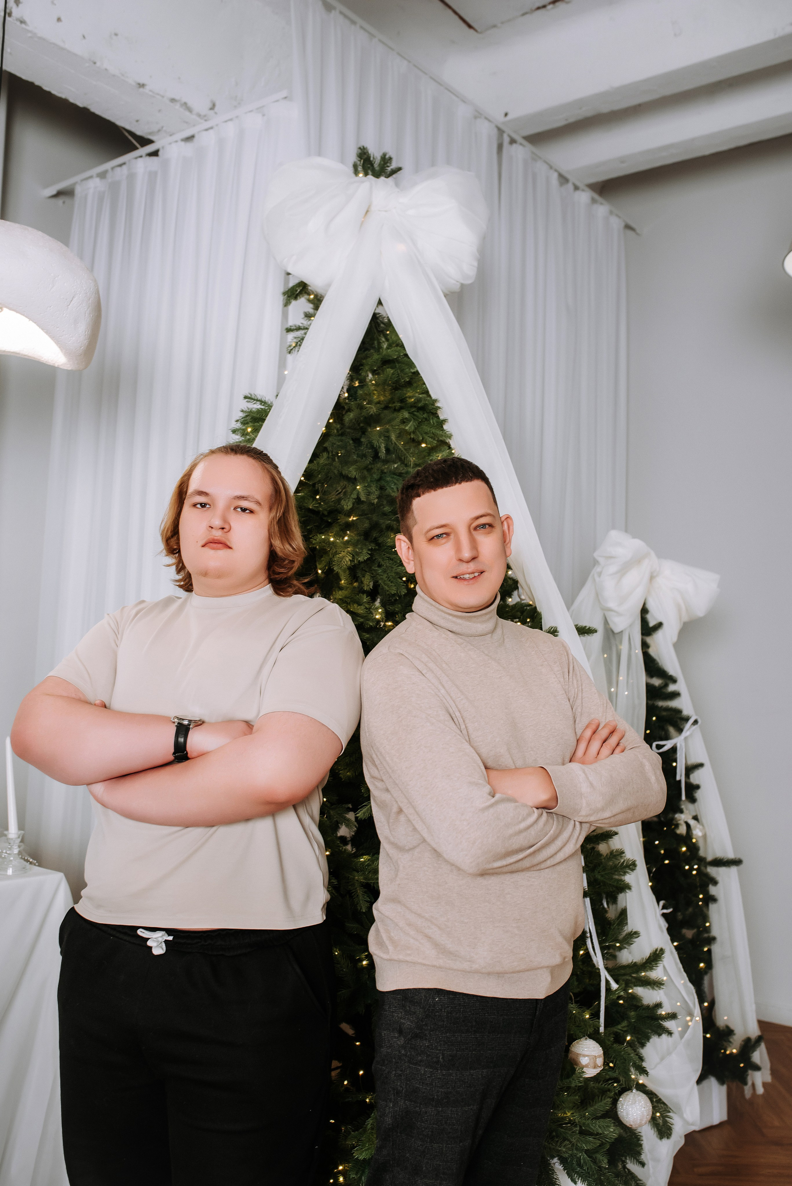 Семейная съёмка с питомцами в фотостудии. Фотограф Диана Оленина Красноярск / Братск