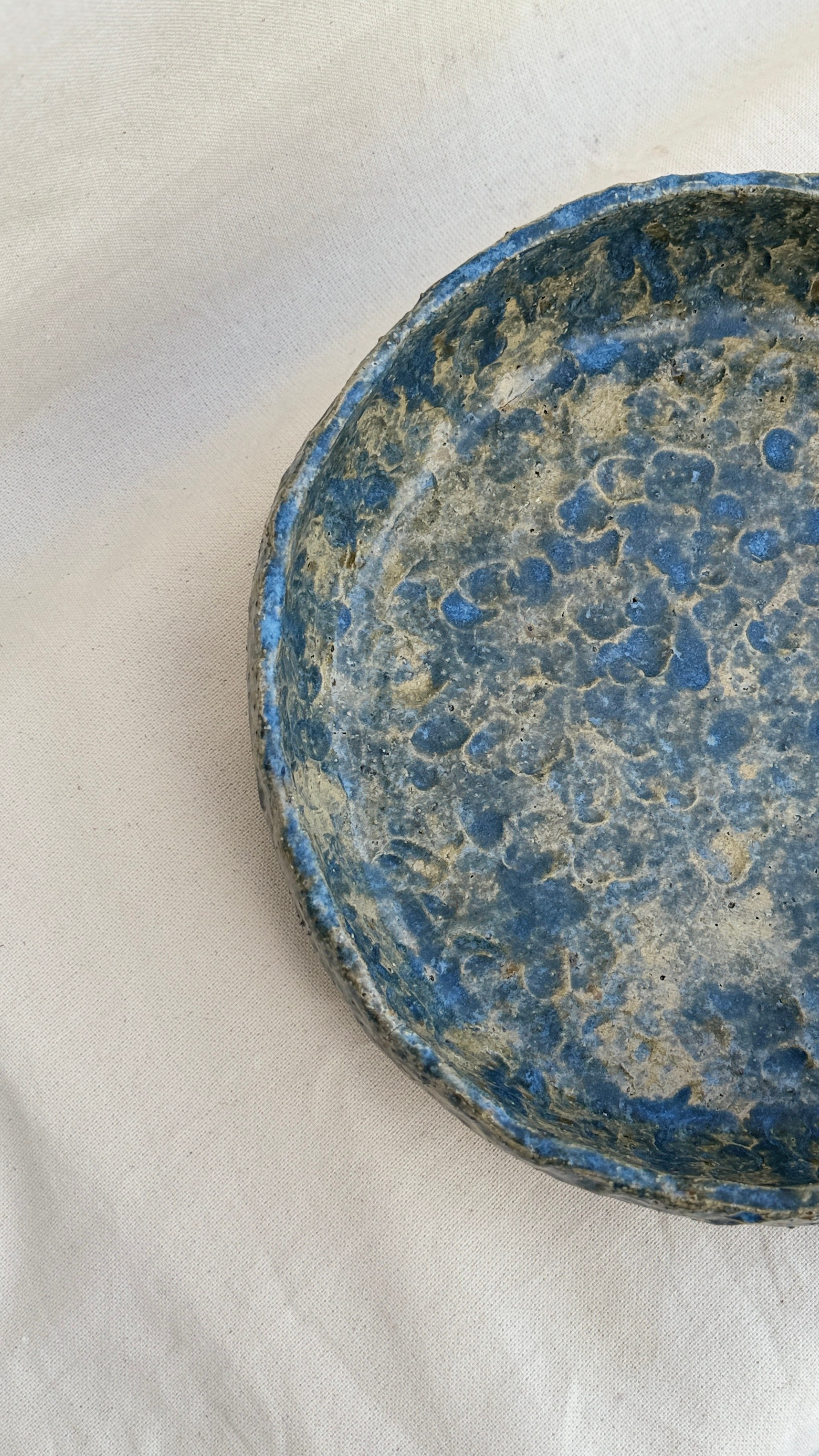 Блюдо «Голубая бездна». Арт-керамика Катерины Жизневской