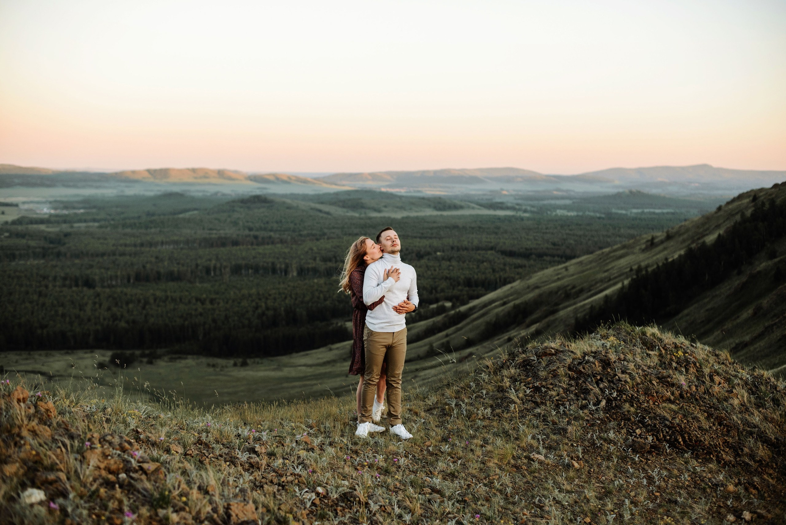 Love Story на горе Нурали – романтическая фотосессия в горах. Свадебный фотограф в Миассе Татьяна Ружникова
