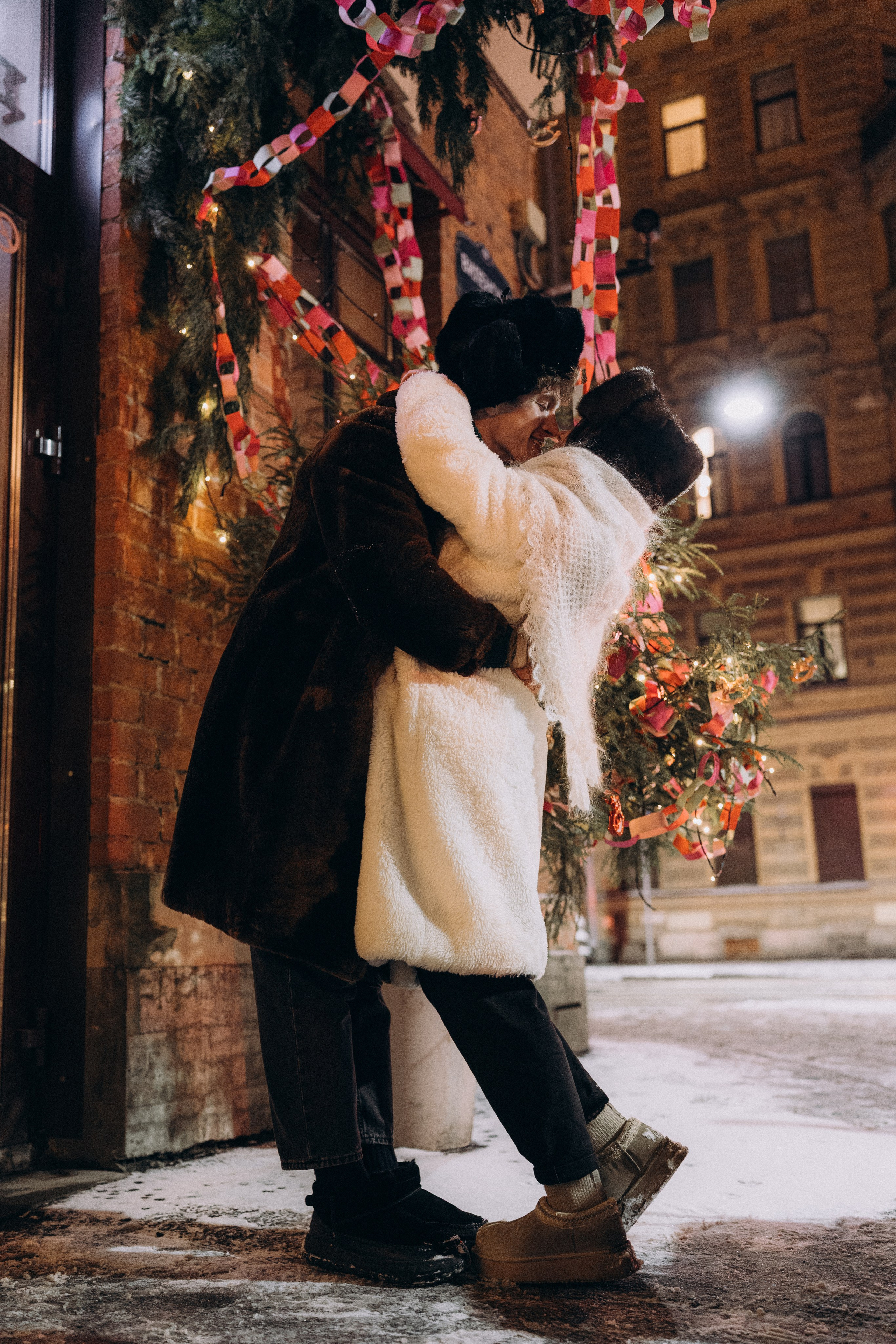 НОВОГОДНЯЯ ПРОГУЛКА ПАРЫ ПО ЧЕРНЫШЕВСКОЙ ПЕРЕД НОВЫМ ГОДОМ. Профессиональный фотограф, Санкт-Петербург — Виктория Богомолова