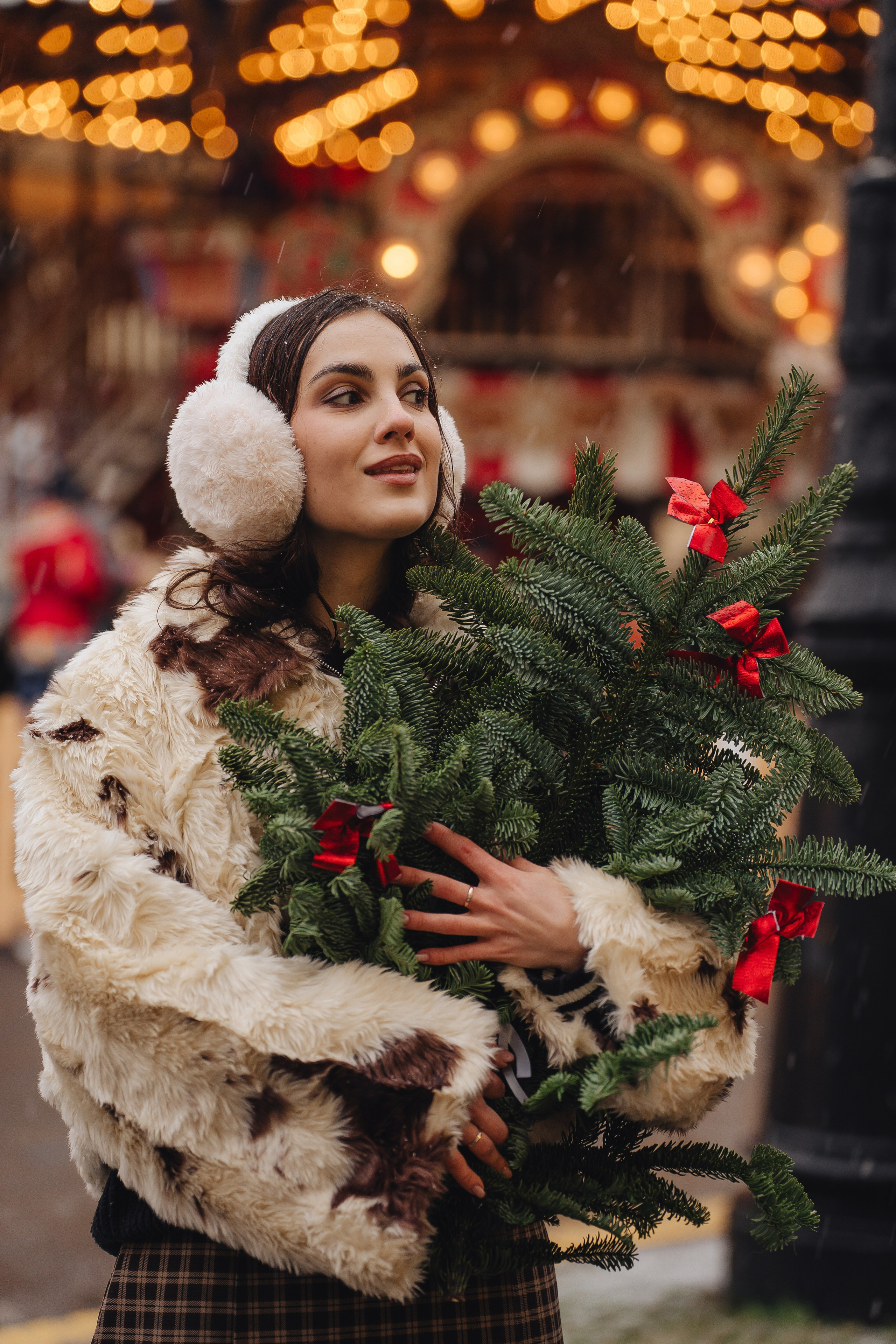 ПРОГУЛКА НА МАНЕЖНОЙ ПЛОЩАДИ ДЛЯ ДЕВУШКИ ПЕРЕД НОВЫМ ГОДОМ (НОВОГОДНЯЯ ФОТОСЕССИИЯ НА МАНЕЖНОЙ ПЛОЩАДИ). Профессиональный фотограф, Санкт-Петербург — Виктория Богомолова