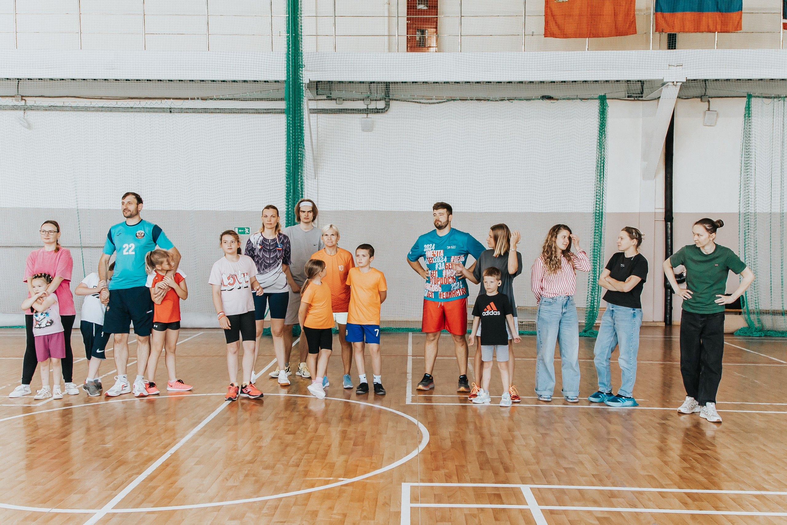 Репортажная спортивная съемка г. Королев стадион Металлист «папа, мама, я — спортивная семья». Юлия Егорова | Свадебный фотограф, семейный фотограф Москва, МО • Портреты • репортажи • день рождения • Love Story • дети