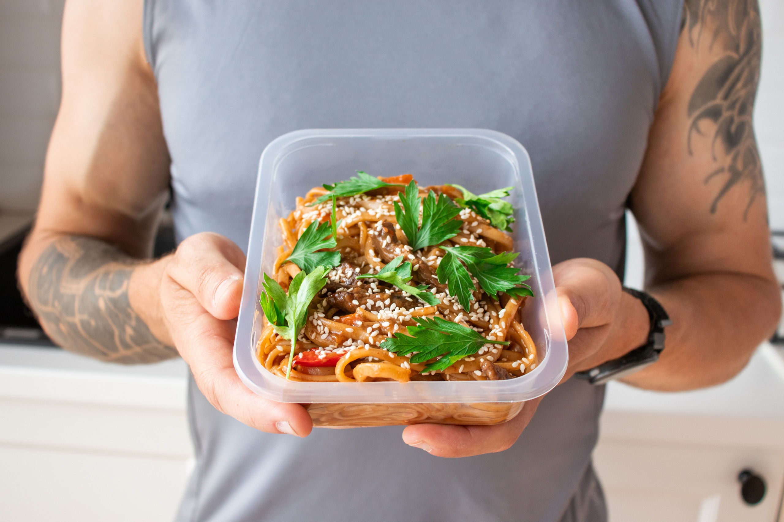 Саша варит. Фото для соц.сетей. Фотограф в Томске Дарья Пучкина