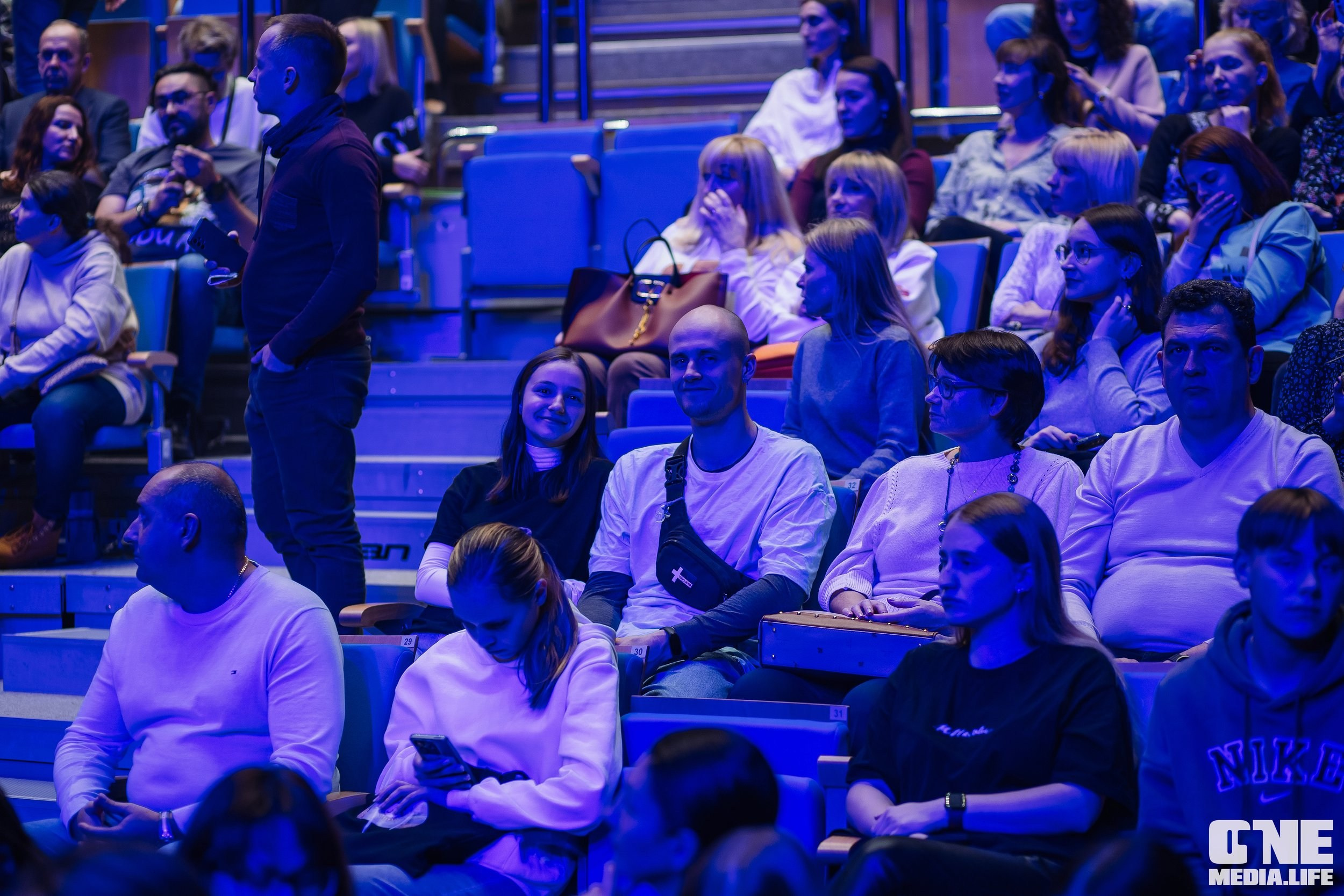 Фоторепортаж с концерта Ёлки. One Media Life: фоторепортажи, фотоотчеты с мероприятий и заведений