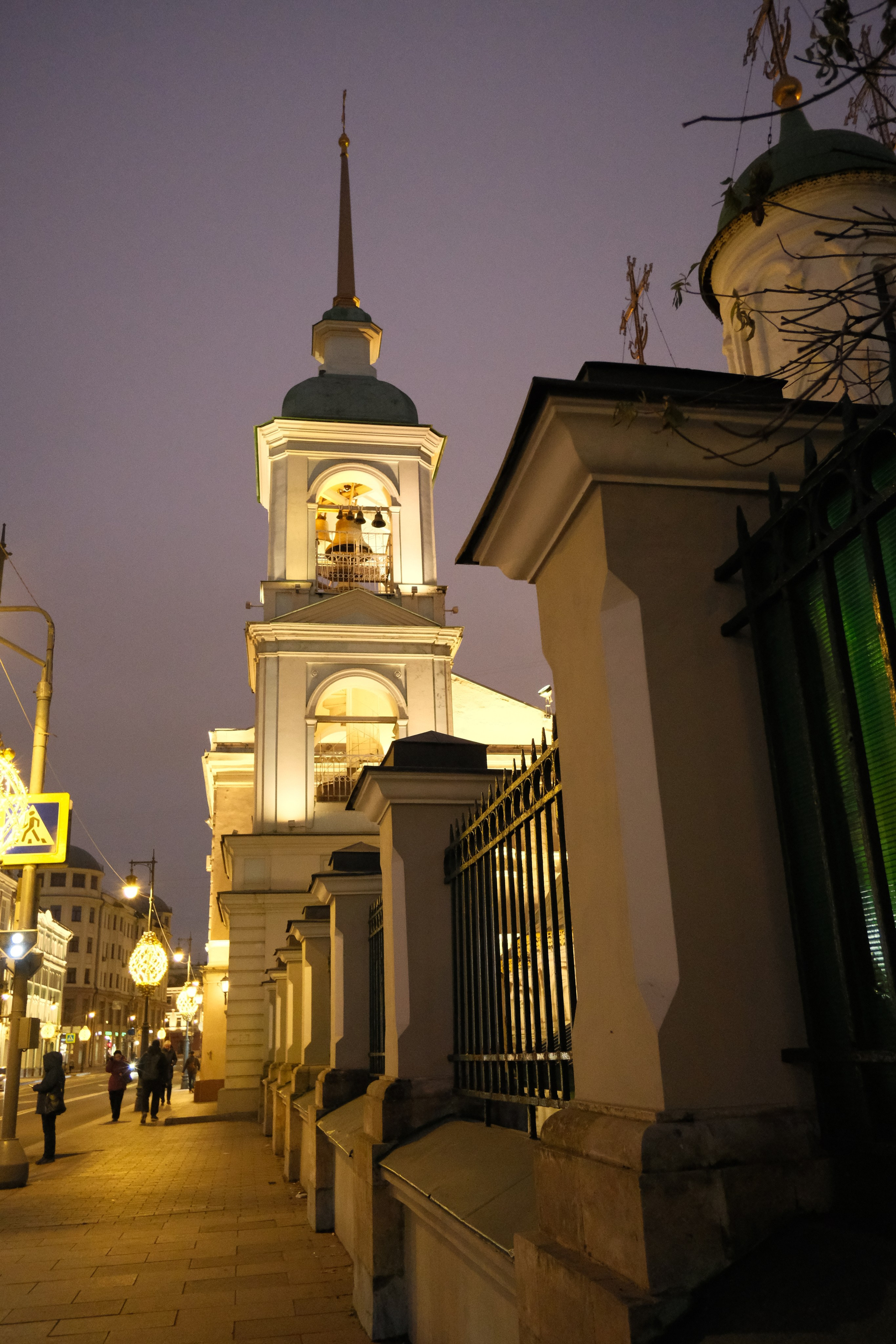 Вечерний город. Улица, люди, жизнь…