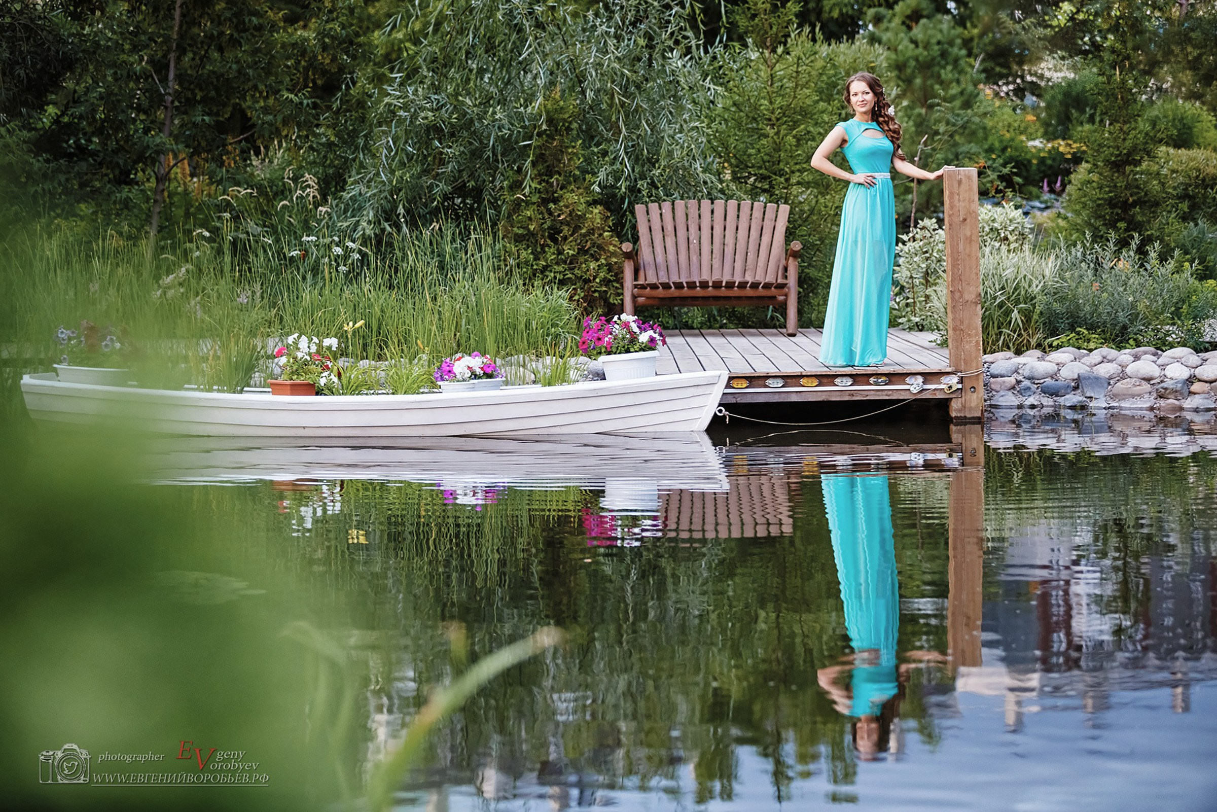 женская фотосессия Красноярск фото для девушки фотограф Красноярск фотосессия для сайта знакомств Красноярск фото для социальной сети заказать цена стоимость фотосессии в Красноярске пример фото идея место позы для фотосессии девушки в Красноярске фотосессия ИИ фотосессиия нейросеть промт для фотосессии фотосессия фото для социальной сети визажист причёска и макияж Красноярск парк Сады мечты Татышев фотостудия Красноярск бизнес портрет