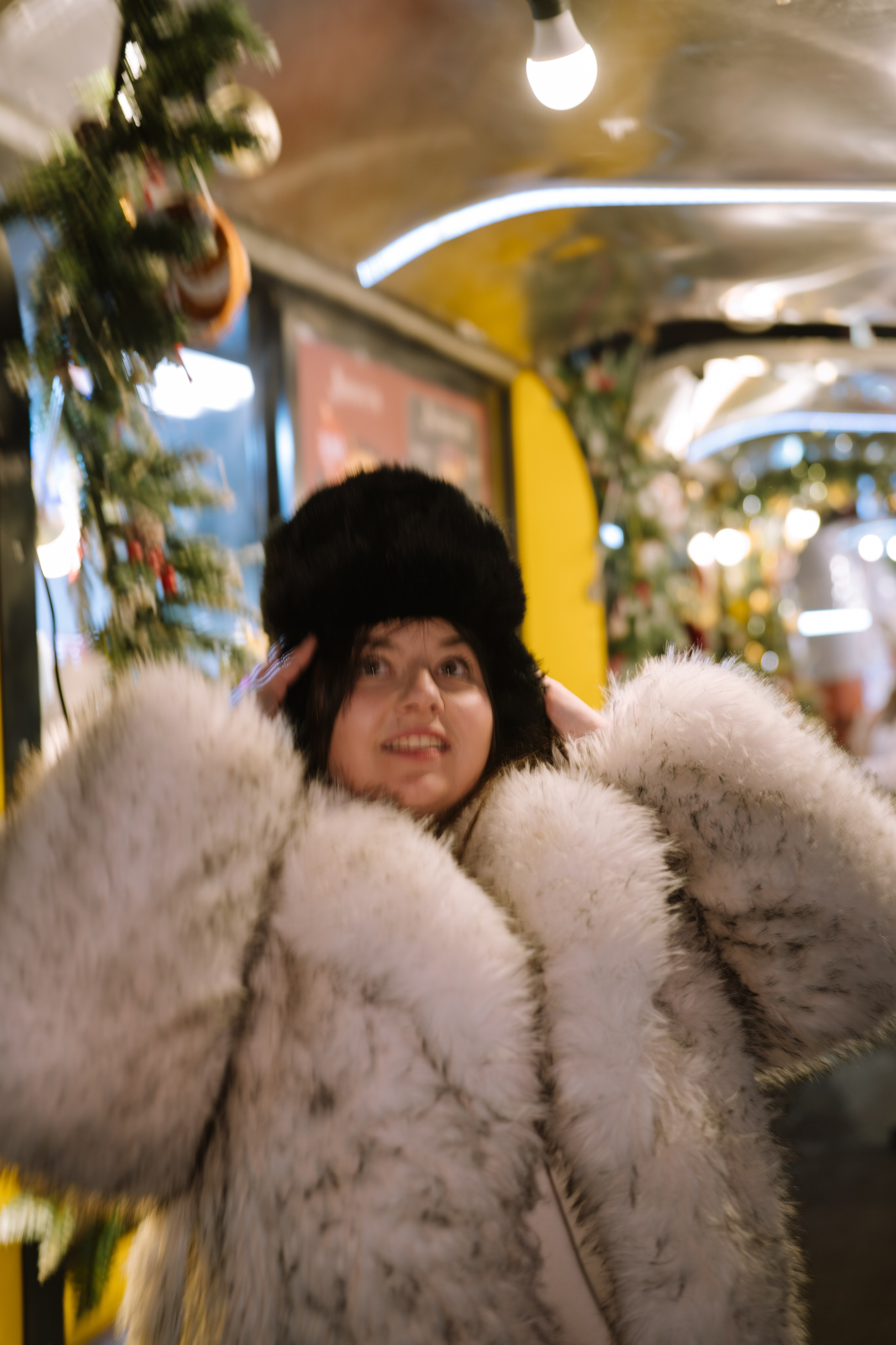 ПРОГУЛКА НА МАНЕЖНОЙ ПЛОЩАДИ ДЛЯ ДЕВУШКИ ПЕРЕД НОВЫМ ГОДОМ (НОВОГОДНЯЯ ФОТОСЕССИИЯ НА МАНЕЖНОЙ ПЛОЩАДИ). Профессиональный фотограф, Санкт-Петербург — Виктория Богомолова