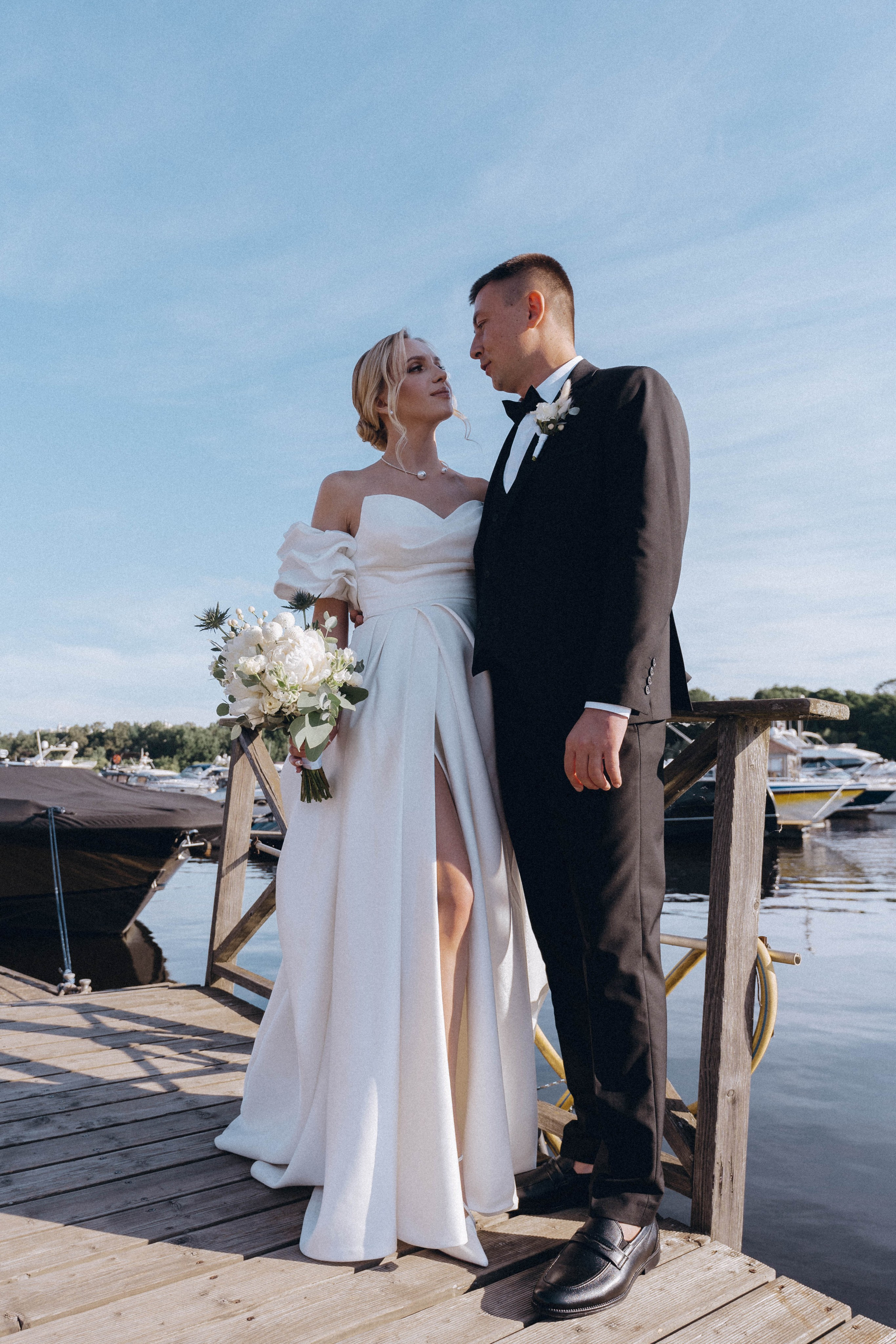 СВАДЕНБНАЯ СЬЕМКА НА КАТЕРЕ ПО КАНАЛАМ САНКТ-ПЕТЕРБУРГА И В АКВАТОРИИ НЕВЫ. Профессиональный фотограф, Санкт-Петербург — Виктория Богомолова