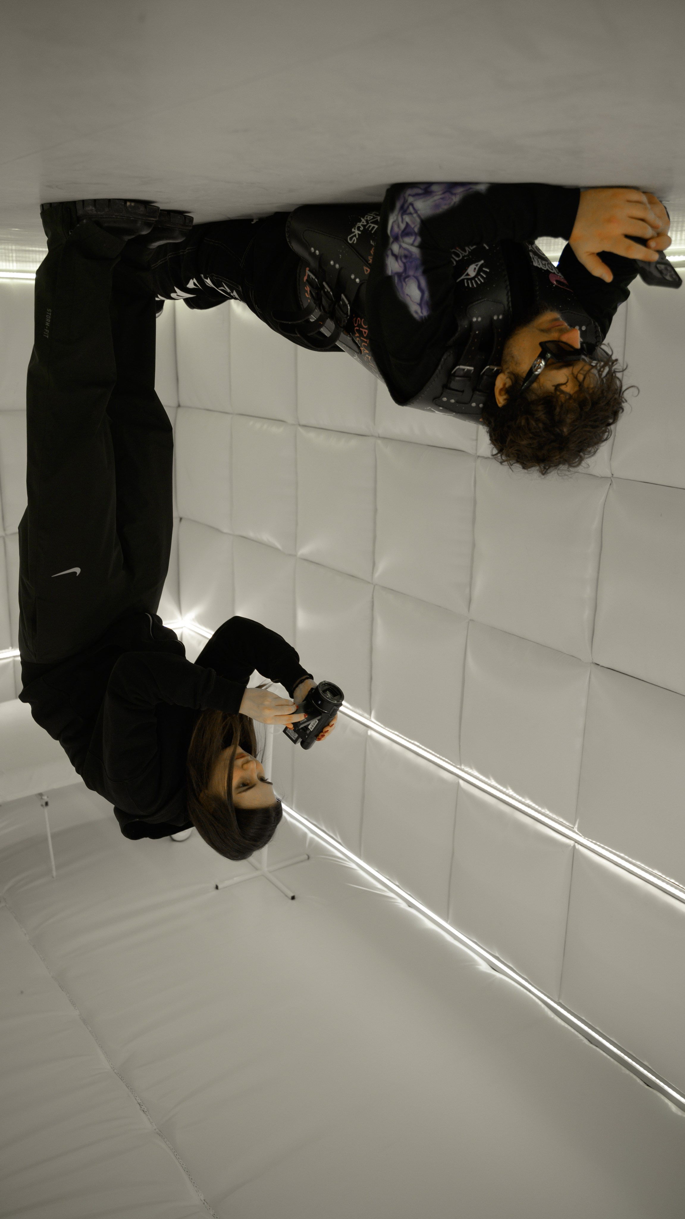 дом перевернутый вверх