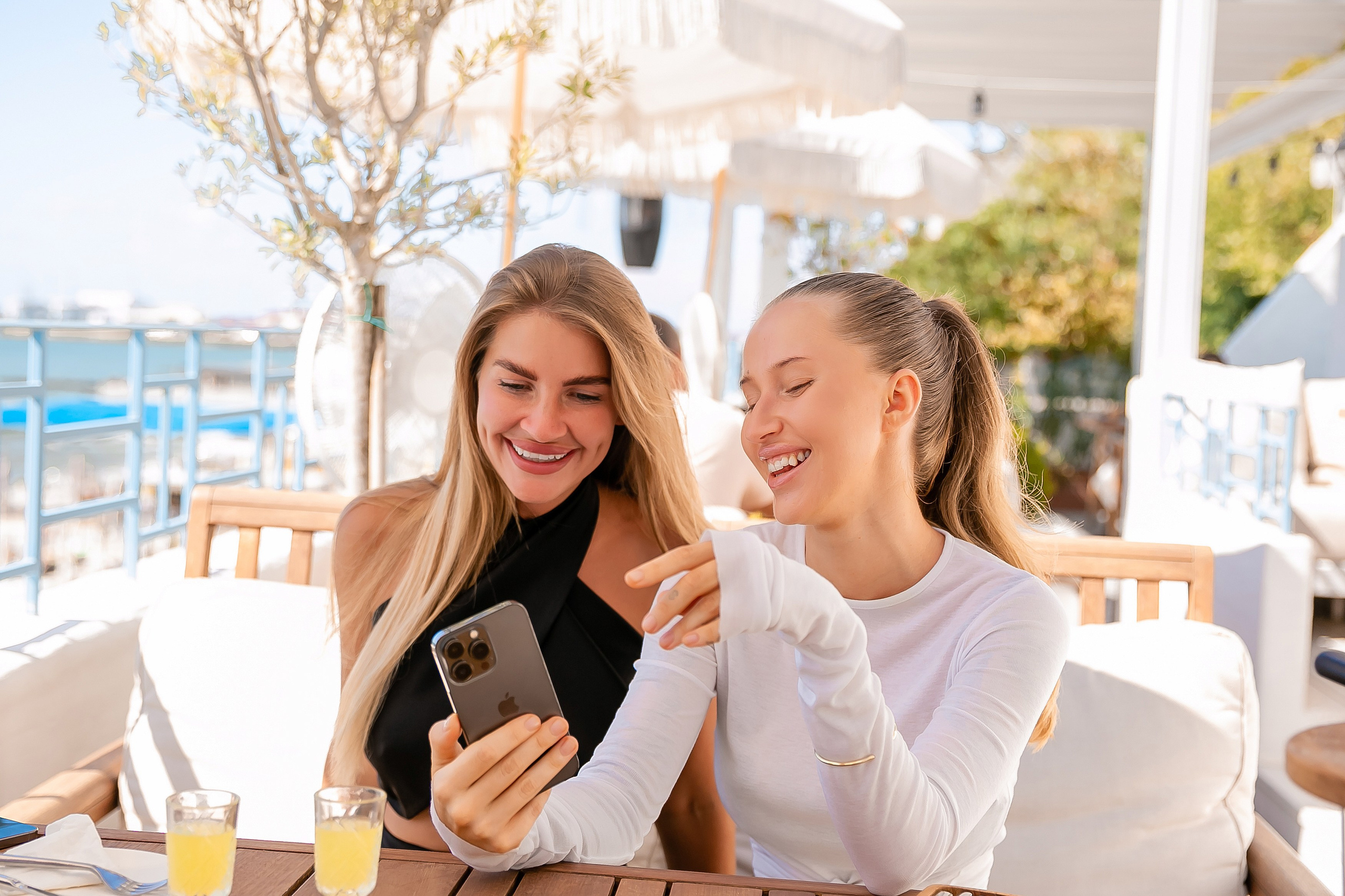 «Похмельный рейв» в ресторане DELMAR. Репортажный фотограф в Ялте Алексей Семёнов