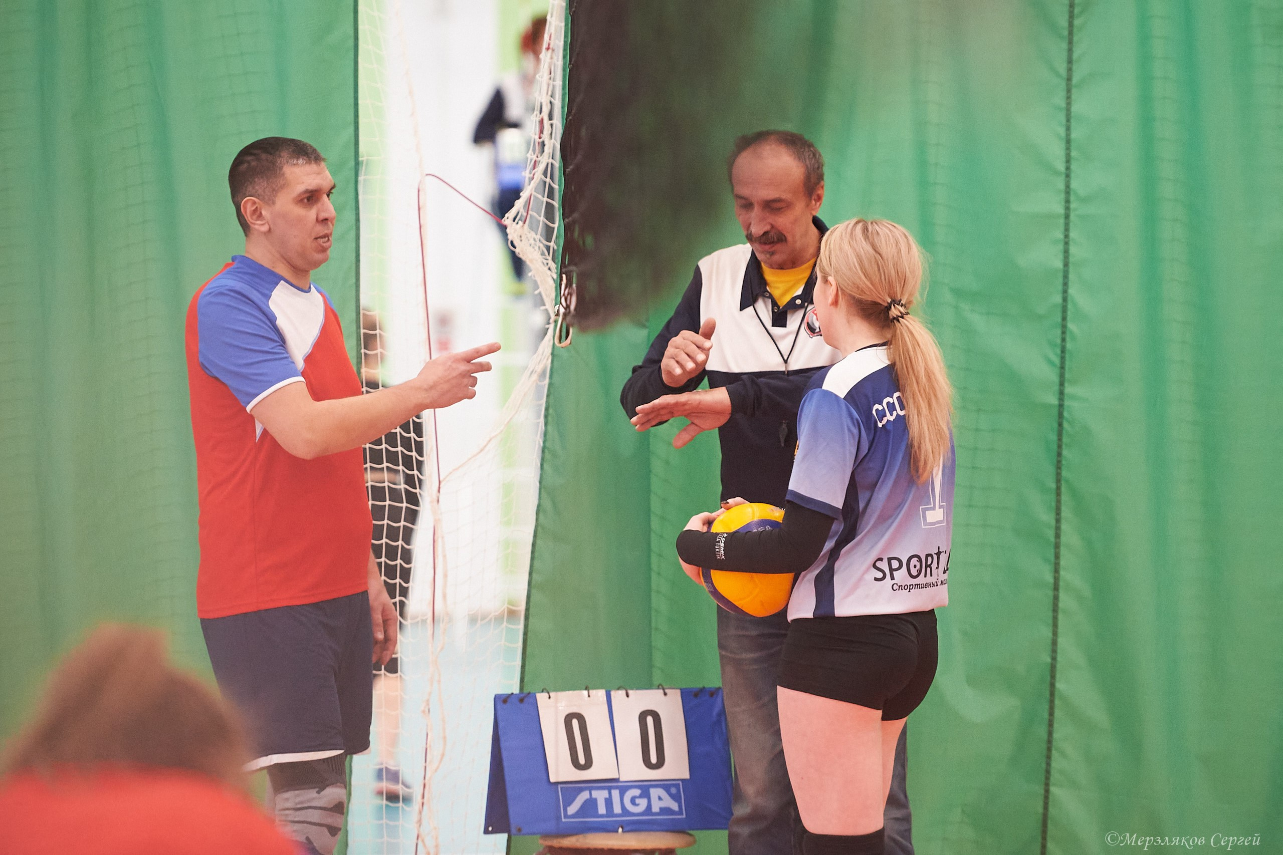 Новогодний волейбольный турнир. Ижевск. 16.12.23. Спортивный репортажный фотограф в Ижевске Сергей Мерзляков