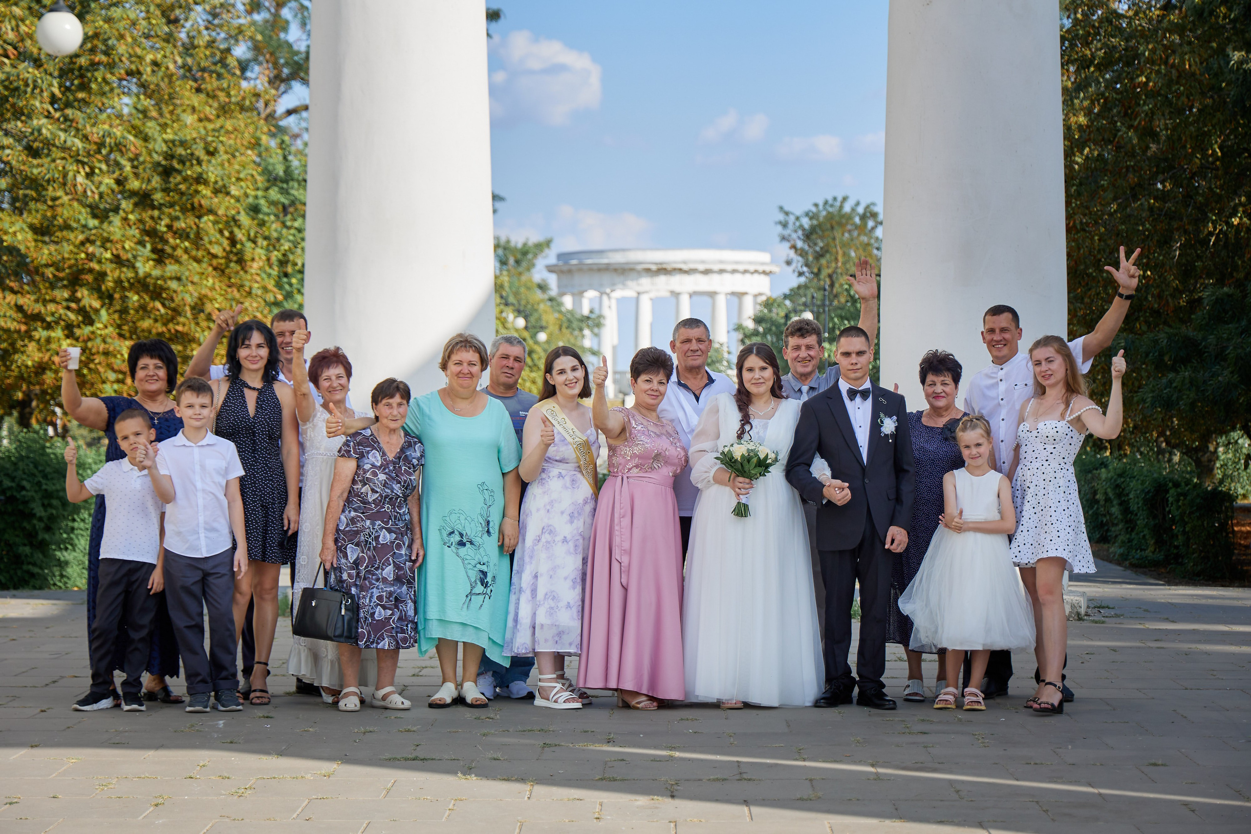 Фотосъемка в ЗАГСе, прогулка молодых, банкет