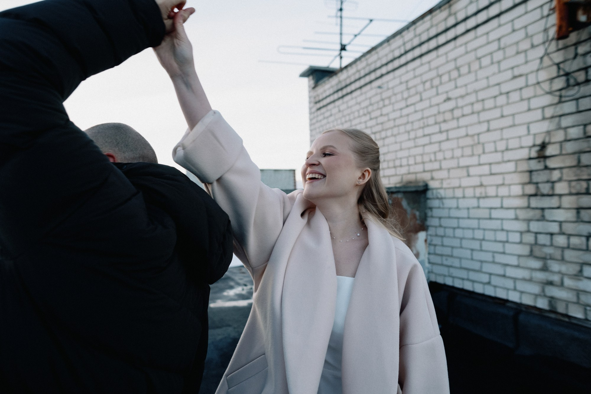 Свадебный фотограф в Тюмени — Фотосессия Максима и Лизы на крыше и в студии. Портретный фотограф Тюмень Дарья Мустафина