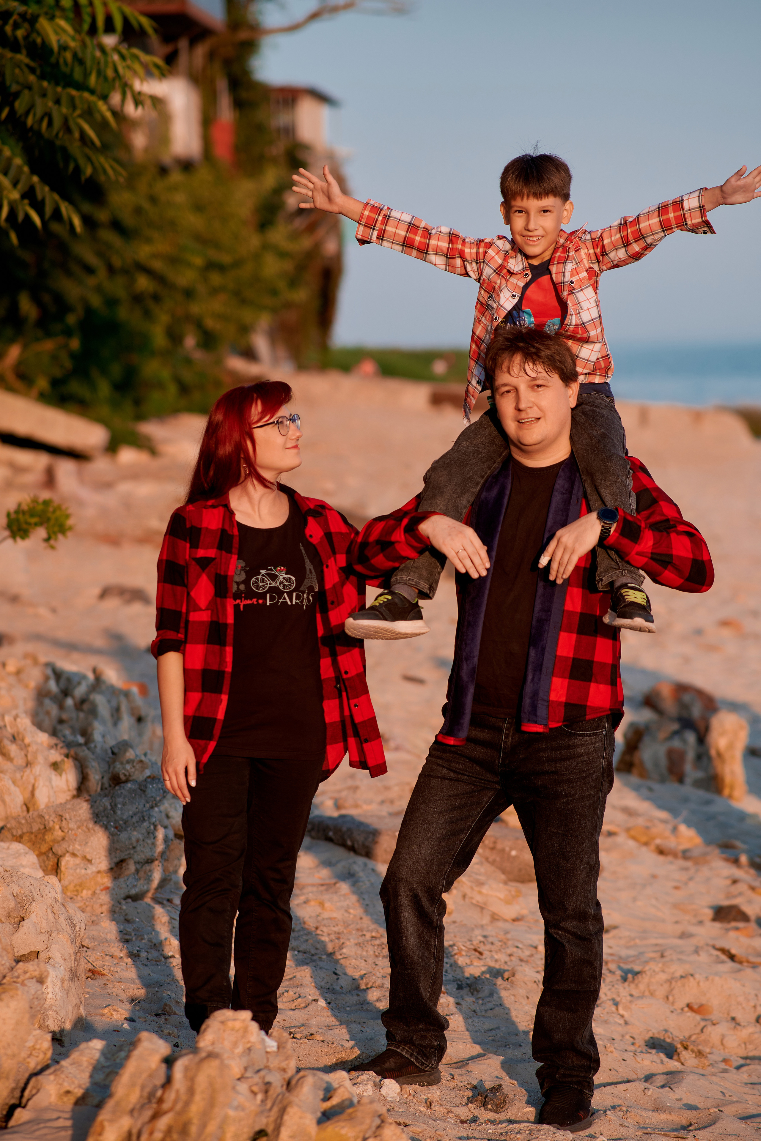 Семейная фотосессия в парке и у моря. Фотограф Таганрог Анна Трайжон