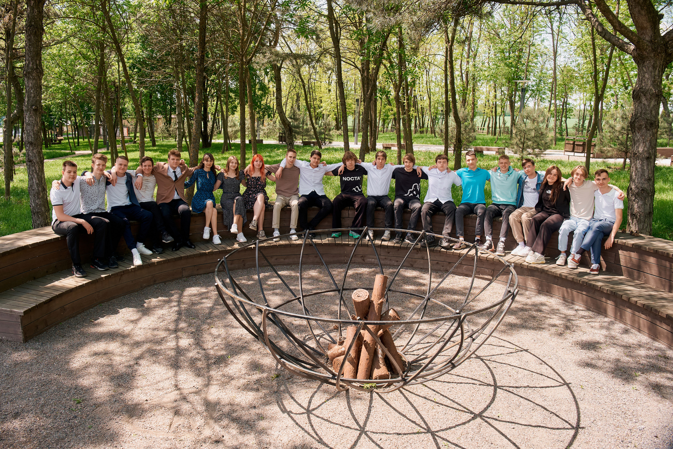 11 класс. Съемка в парке «Самбек». Фотограф Таганрог Анна Трайжон