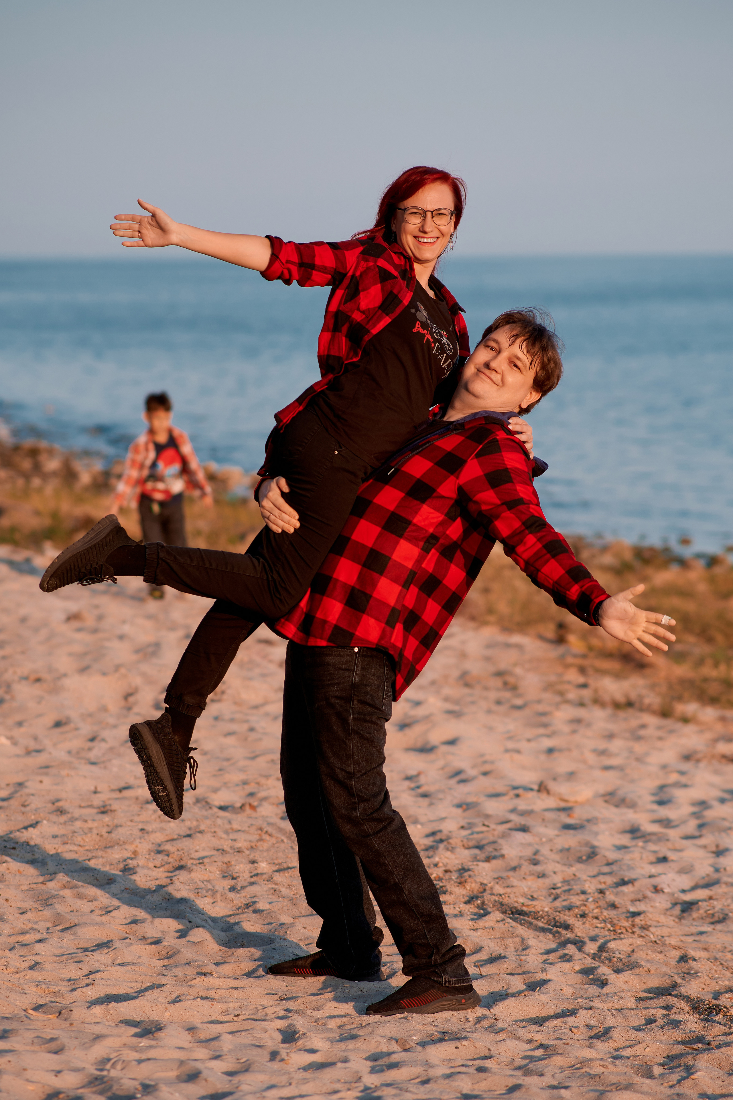 Семейная фотосессия в парке и у моря. Фотограф Таганрог Анна Трайжон