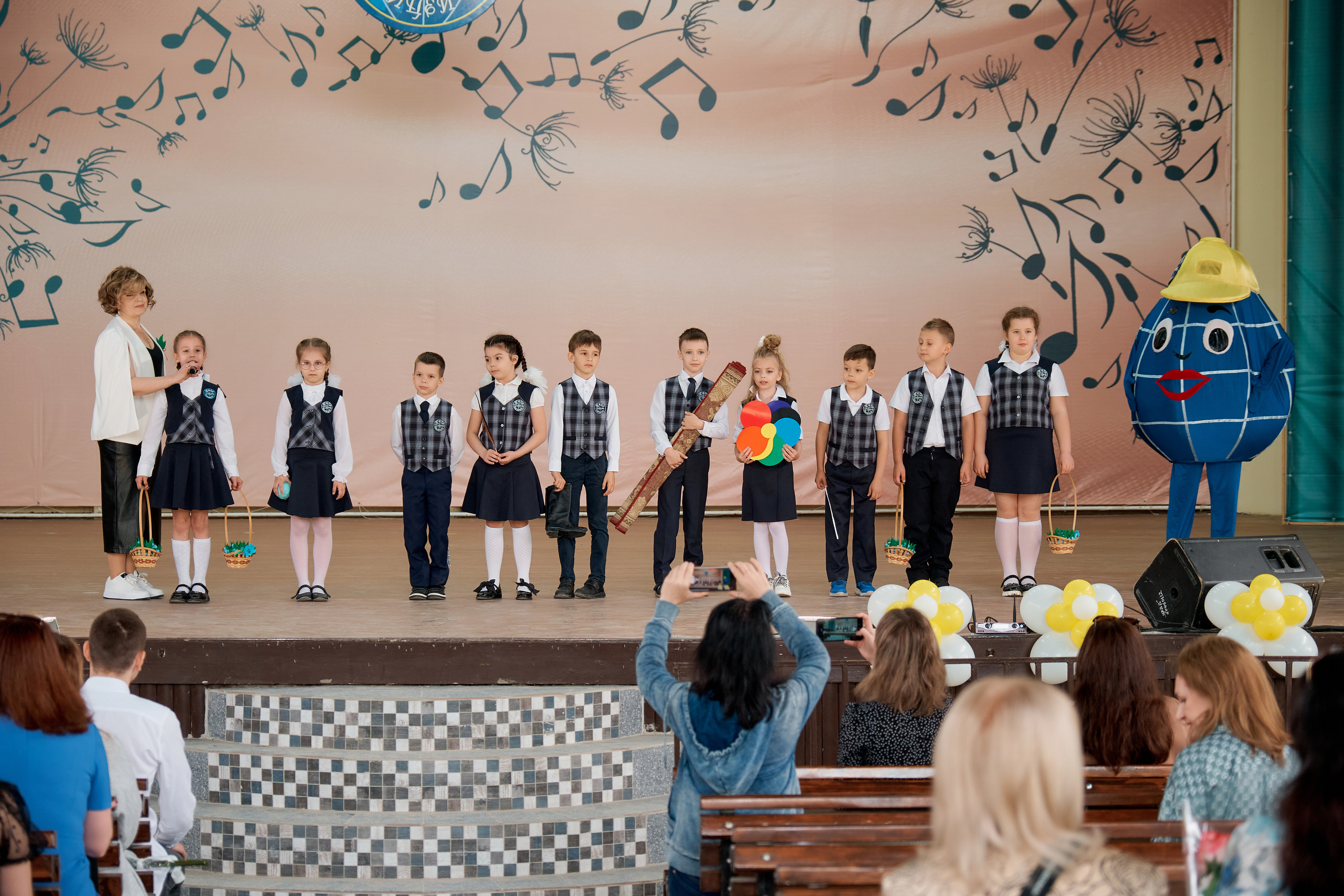 Последний звонок 11 класс. ТМОЛ. Фотограф Таганрог Анна Трайжон