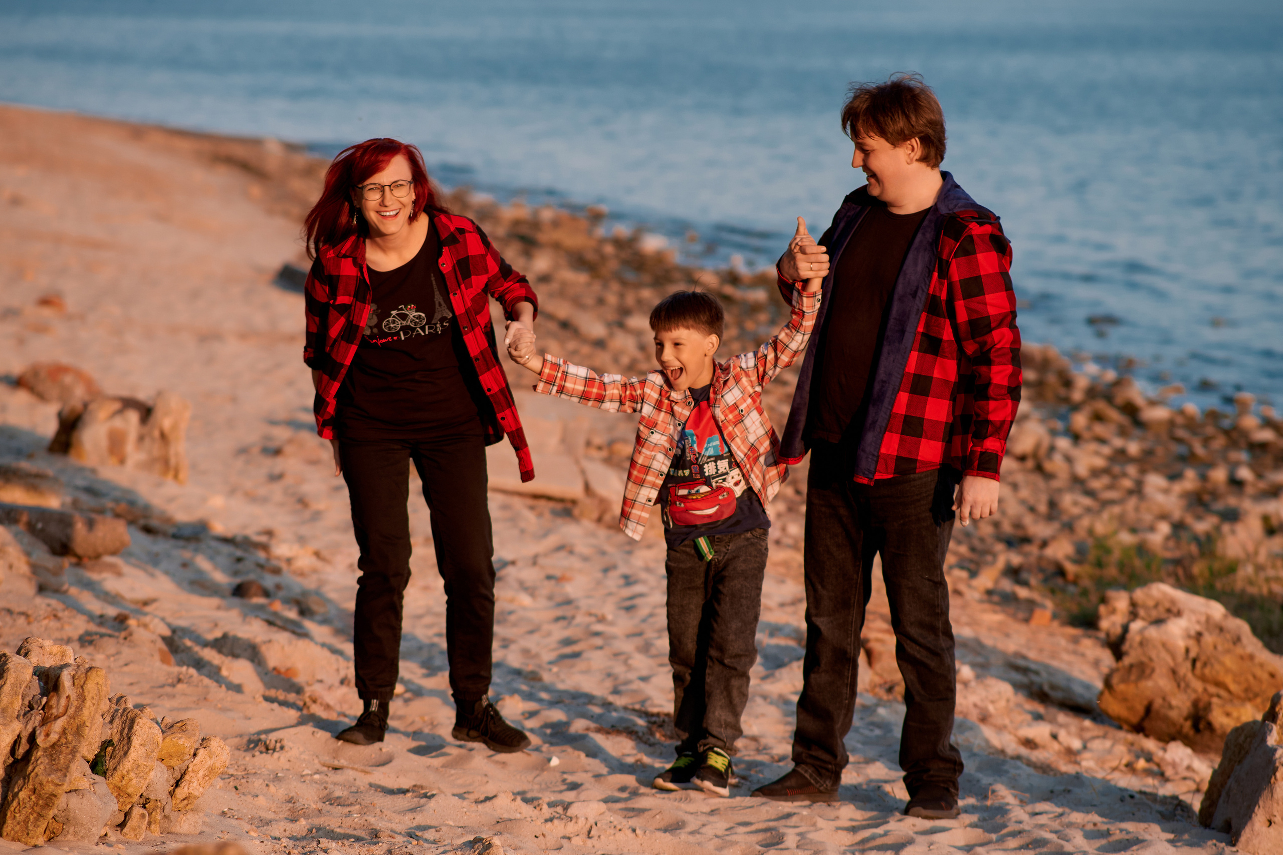 Семейная фотосессия в парке и у моря. Фотограф Таганрог Анна Трайжон