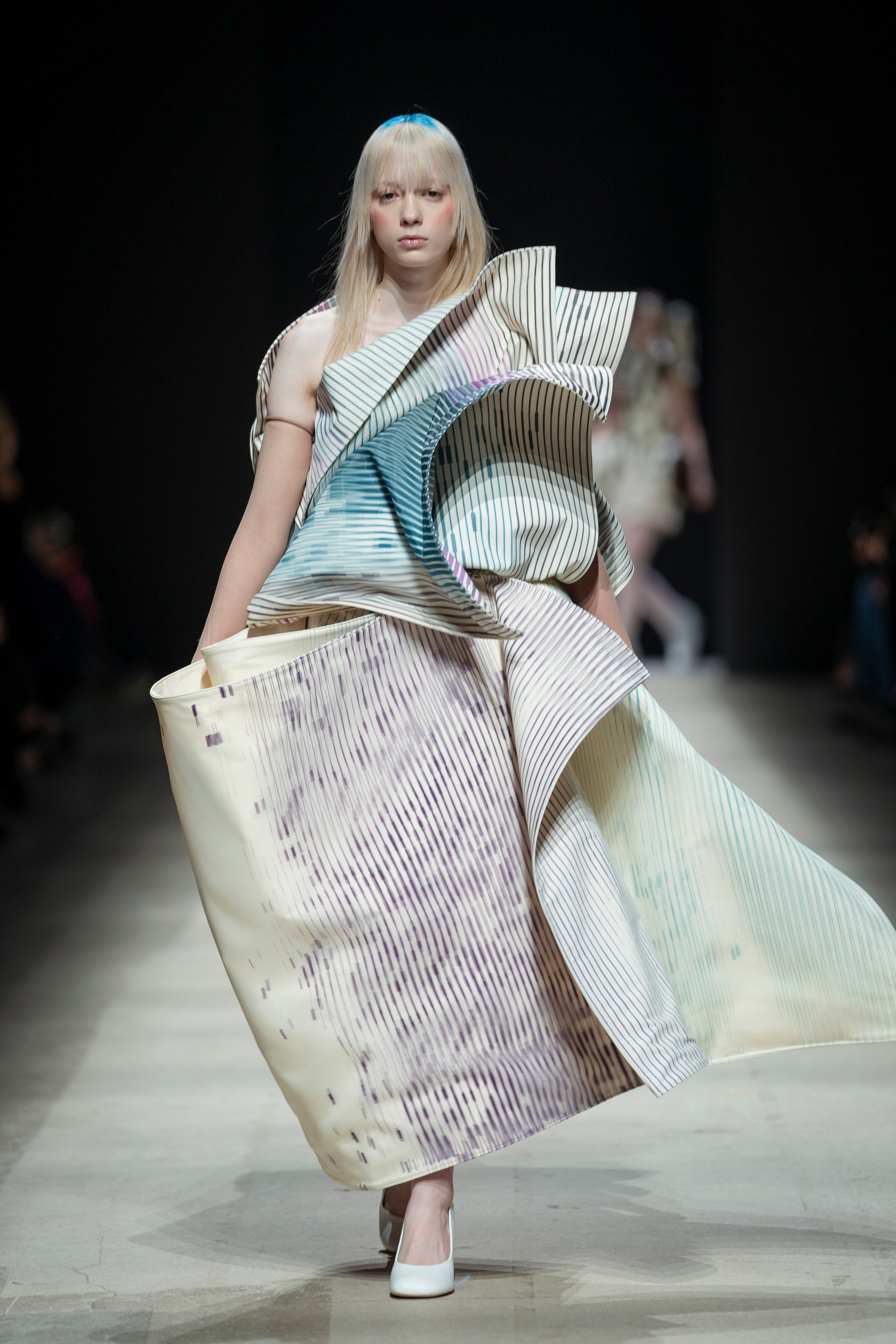 Показ Школы дизайна НИУ ВШЭ на Московской неделе моды. Фотограф в Москве Савкина Евгения