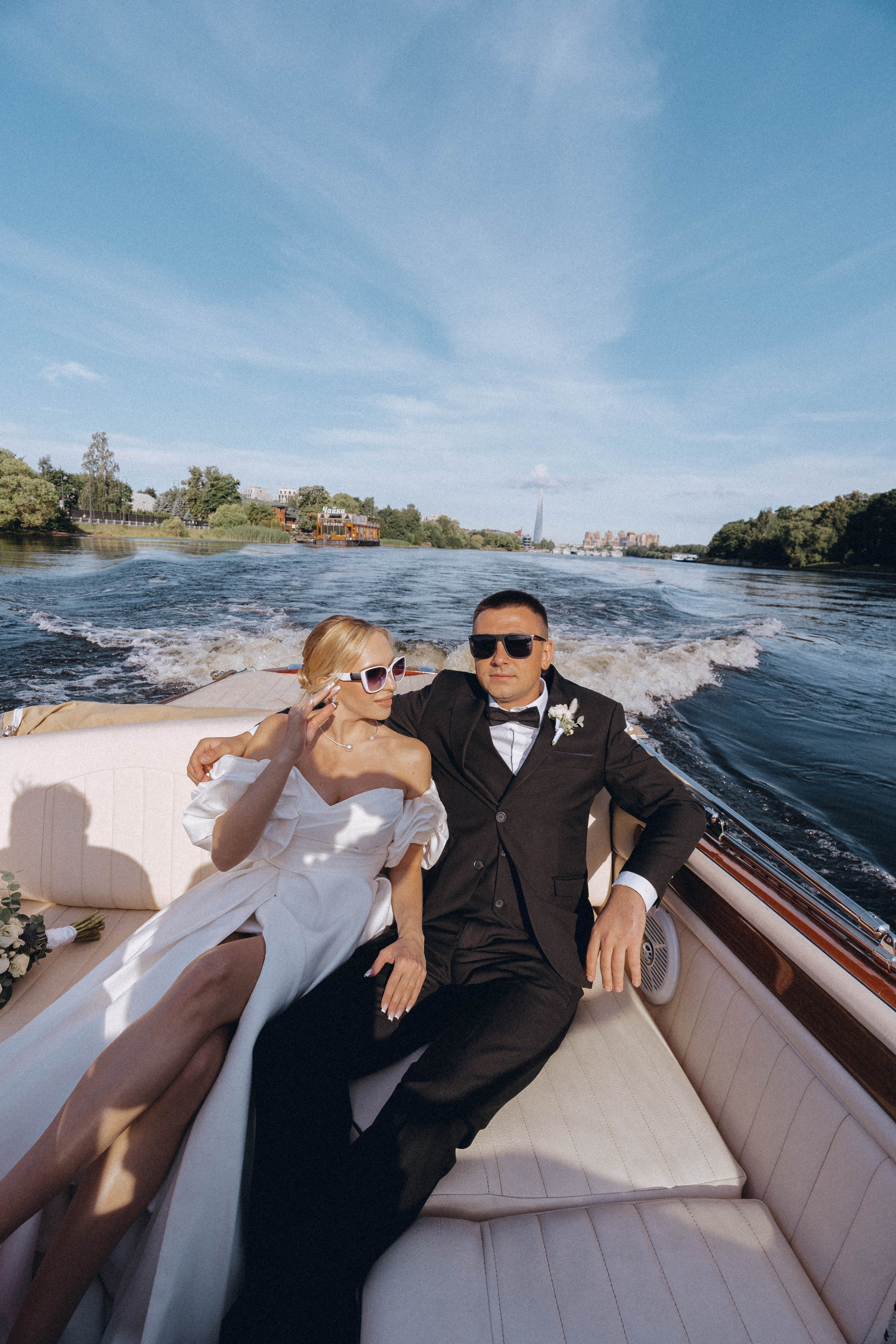 СВАДЕНБНАЯ СЬЕМКА НА КАТЕРЕ ПО КАНАЛАМ САНКТ-ПЕТЕРБУРГА И В АКВАТОРИИ НЕВЫ. Профессиональный фотограф, Санкт-Петербург — Виктория Богомолова