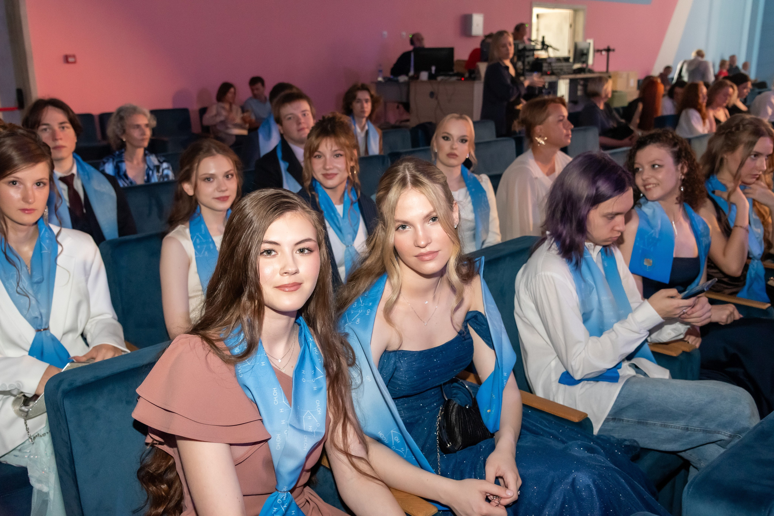 Вручение медалей выпускникам Адмиралтейского района. Елена Сергеева- фотограф для жизни и бренда. Фотосессии и репортаж мероприятий