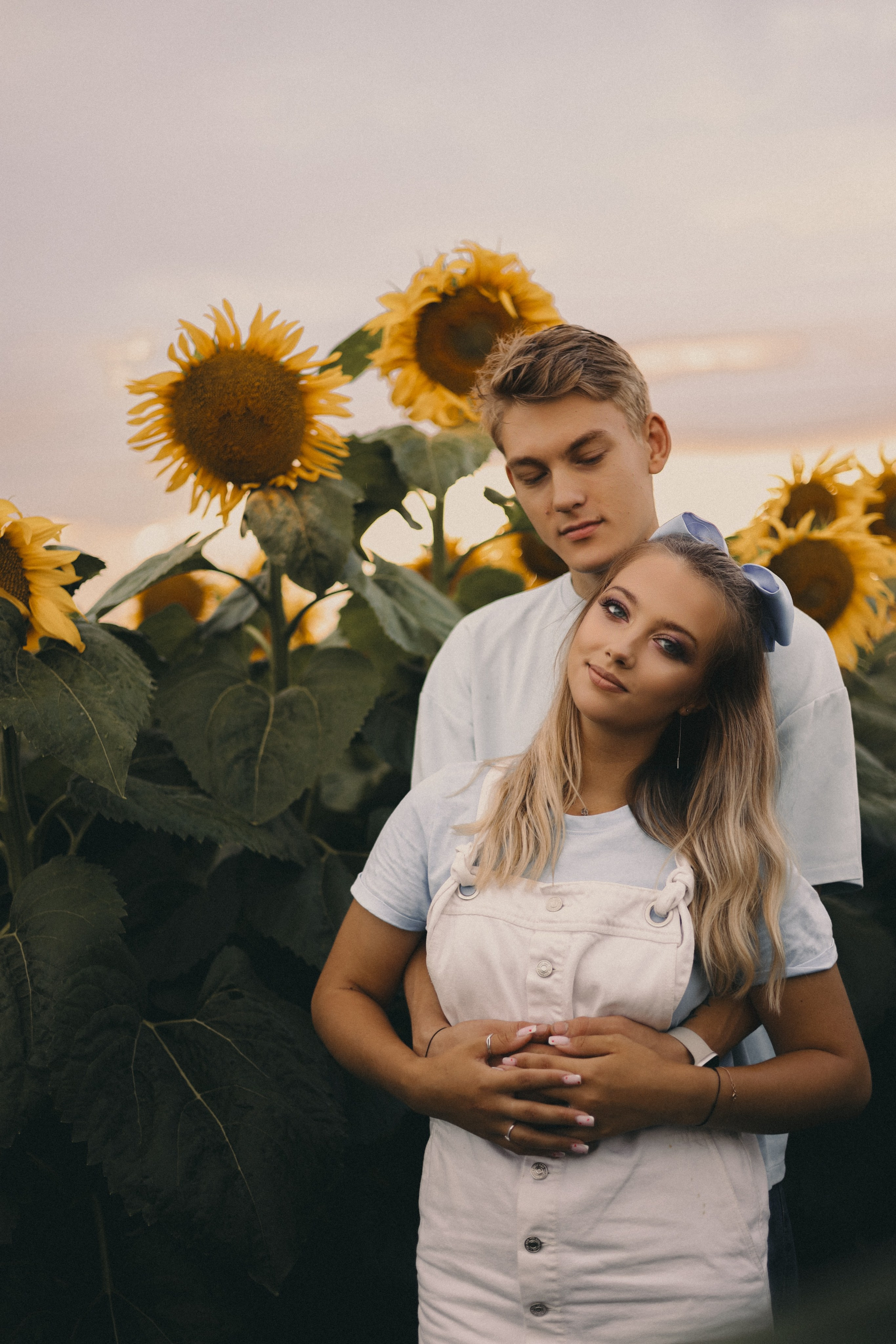 Михаил и Валерия | Подсолнухи. Фотограф Мария Лаенко