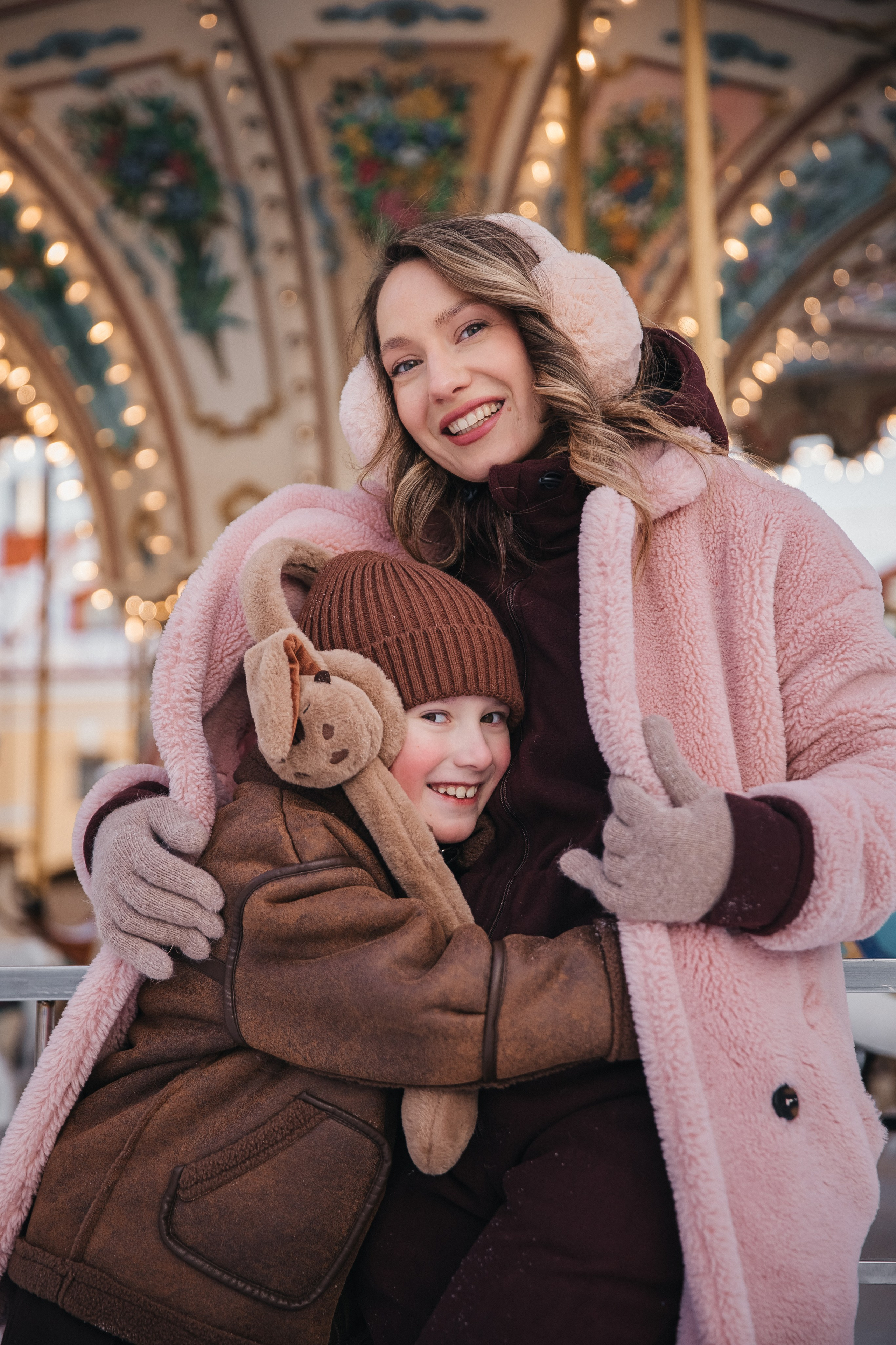 На карусели. Маша Гонтарь Семейный домашний репортажный фотограф в Санкт-Петербурге