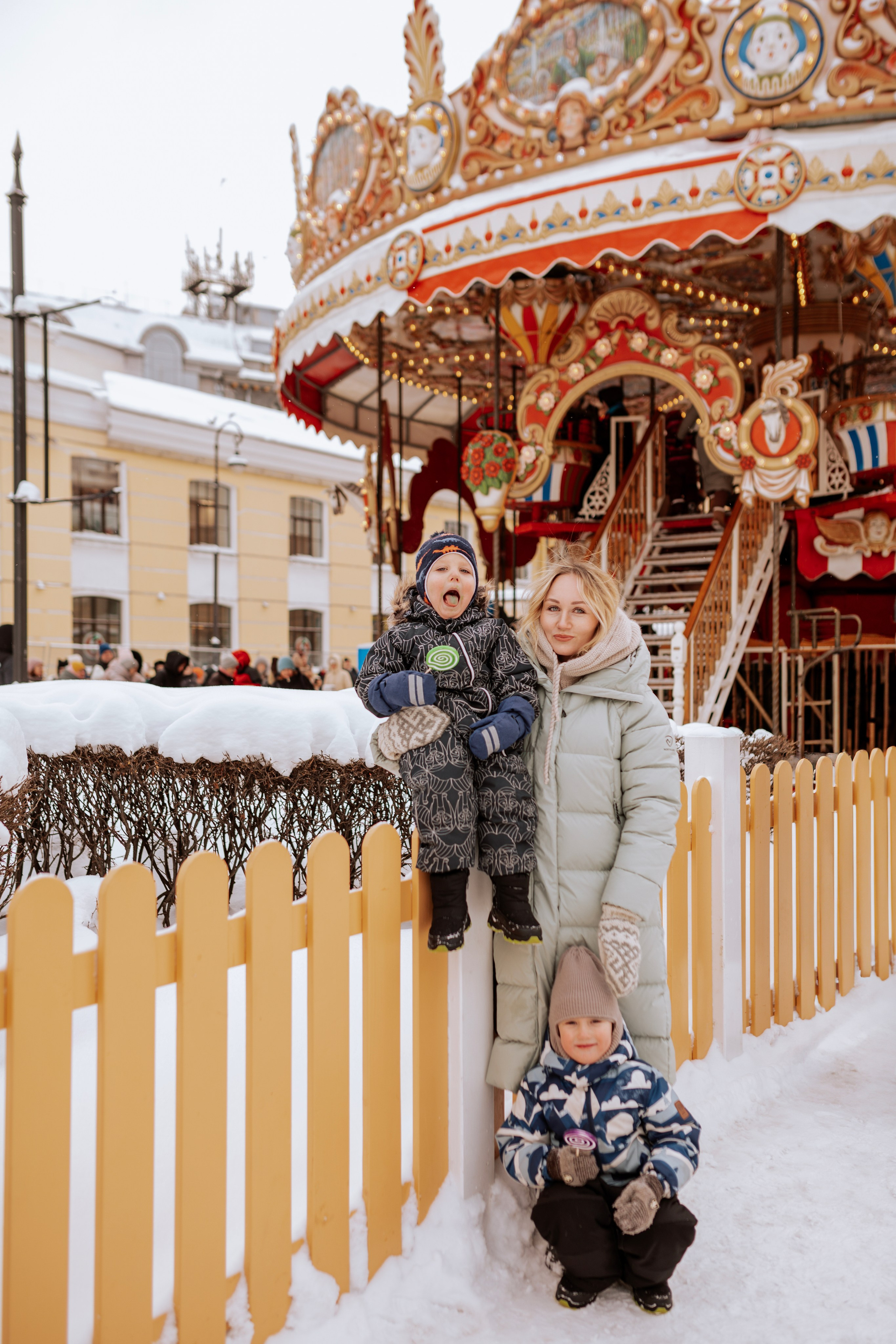 Семейная, Манежная площадь