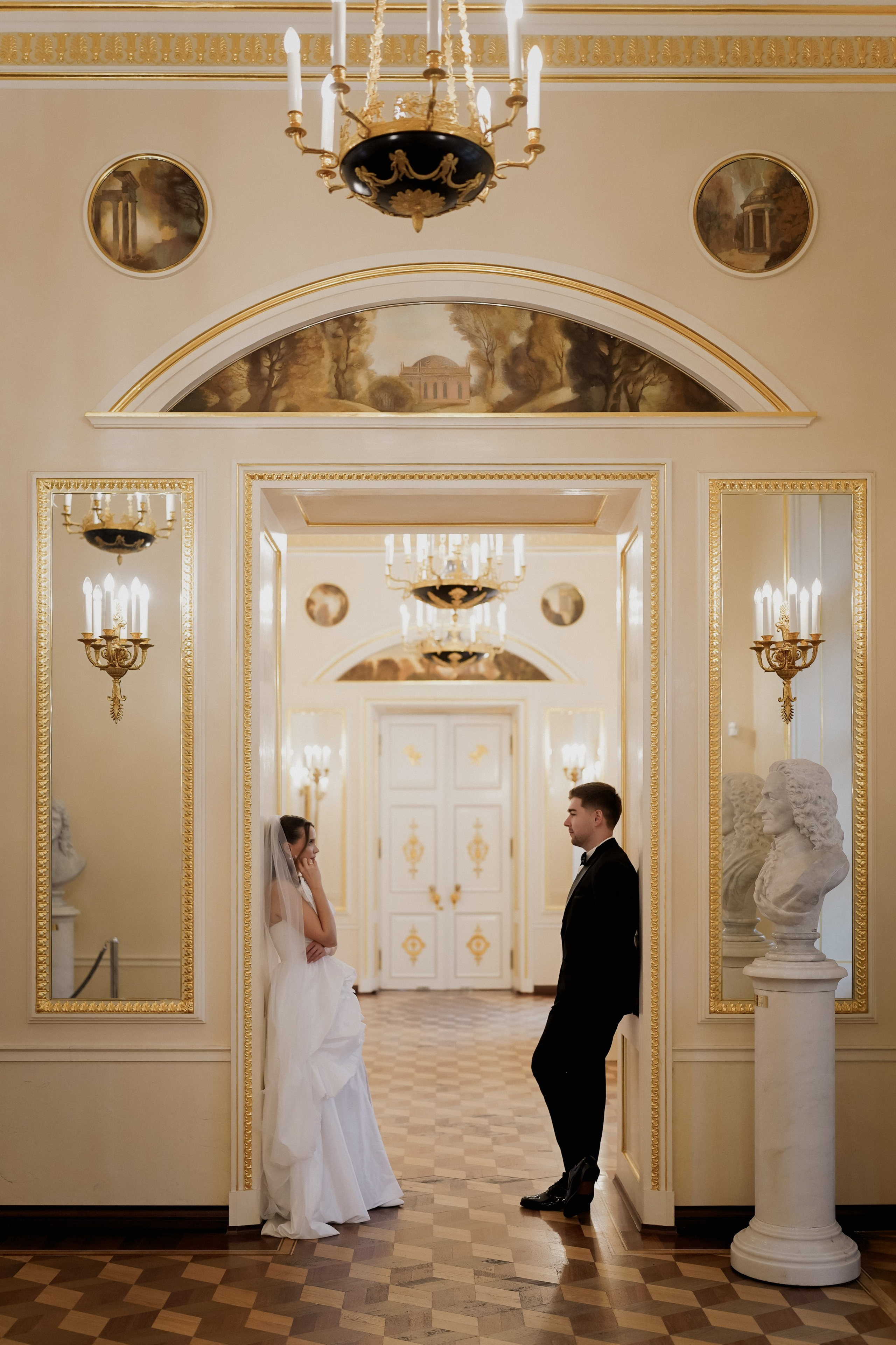 Совместные сборы жениха и невесты в отеле «Marriot Imperial Plaza» и свадебная Фотосессия на территории «Царицыно»