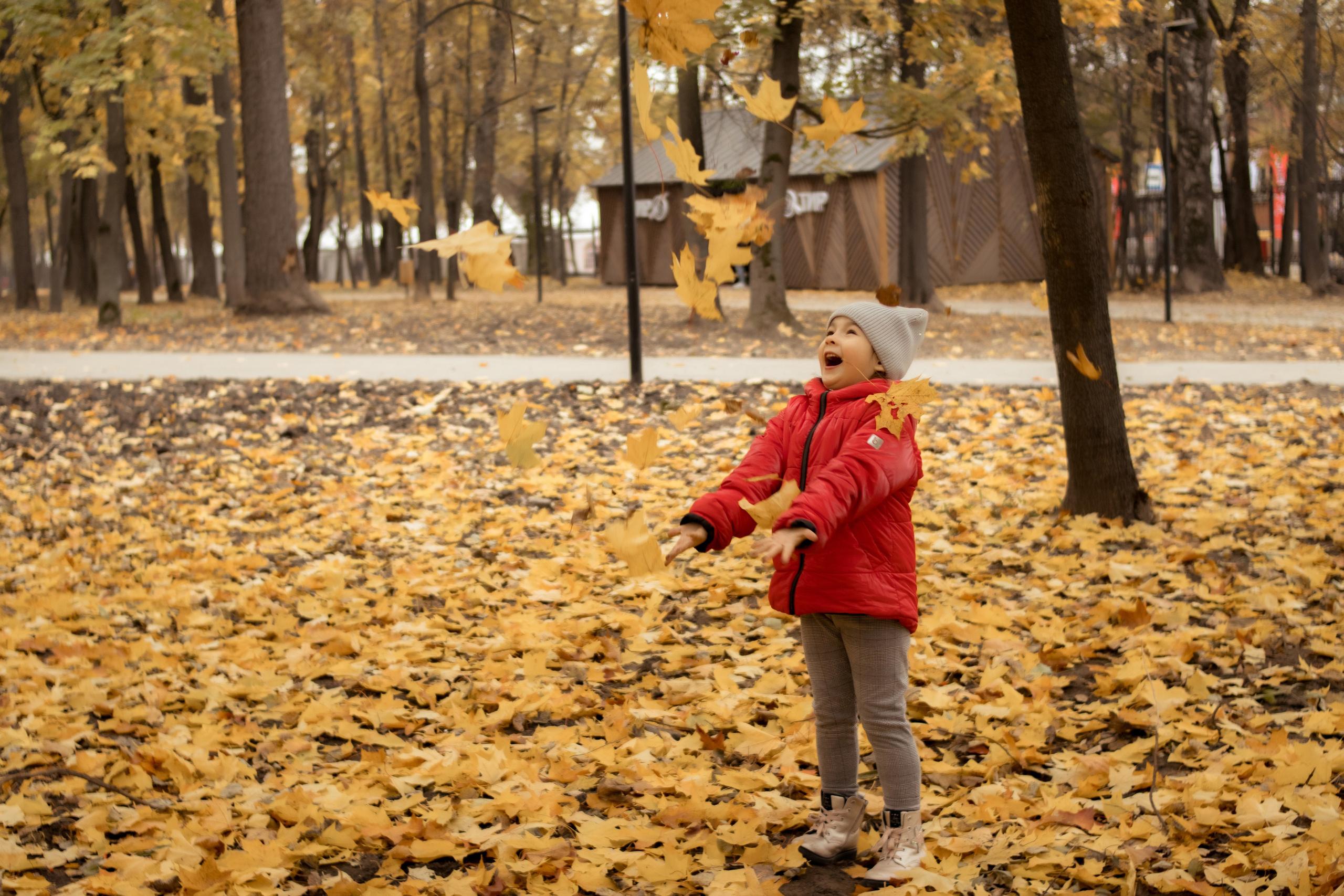 Вероника и Полина в парке им. О. Степанова октябрь 2021. Фотограф в Серпухове Наталья Руденко