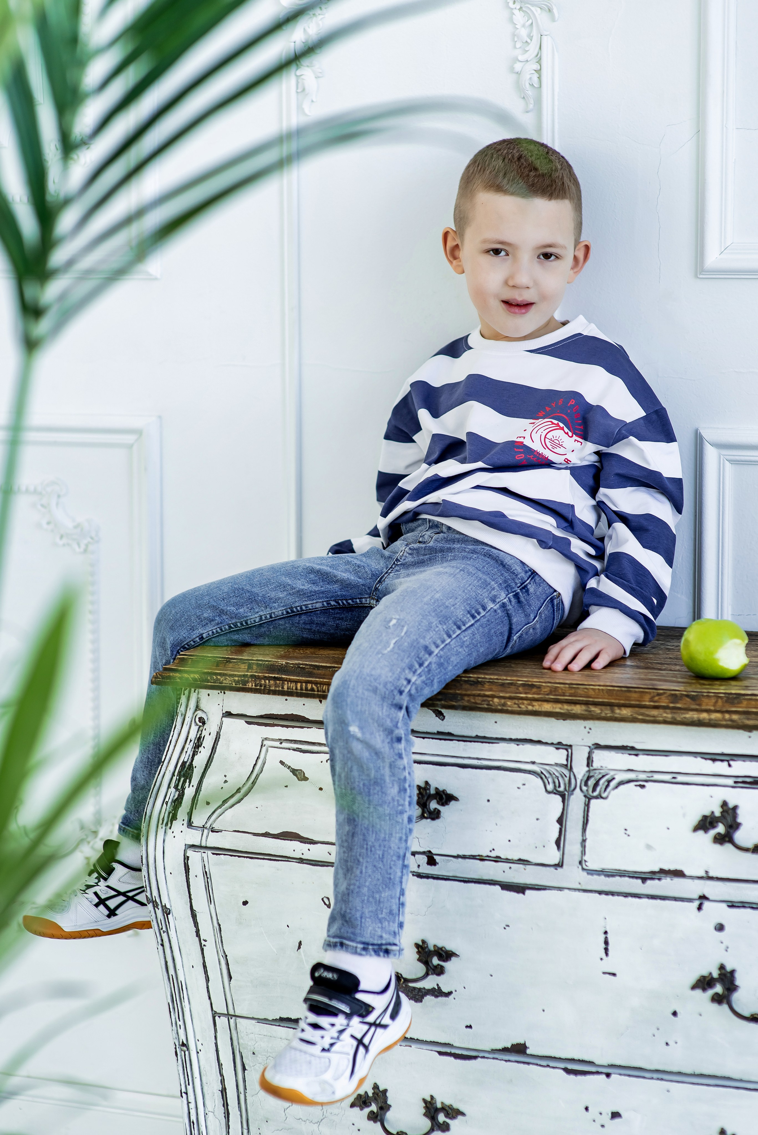 Маленький мальчик на фотографии