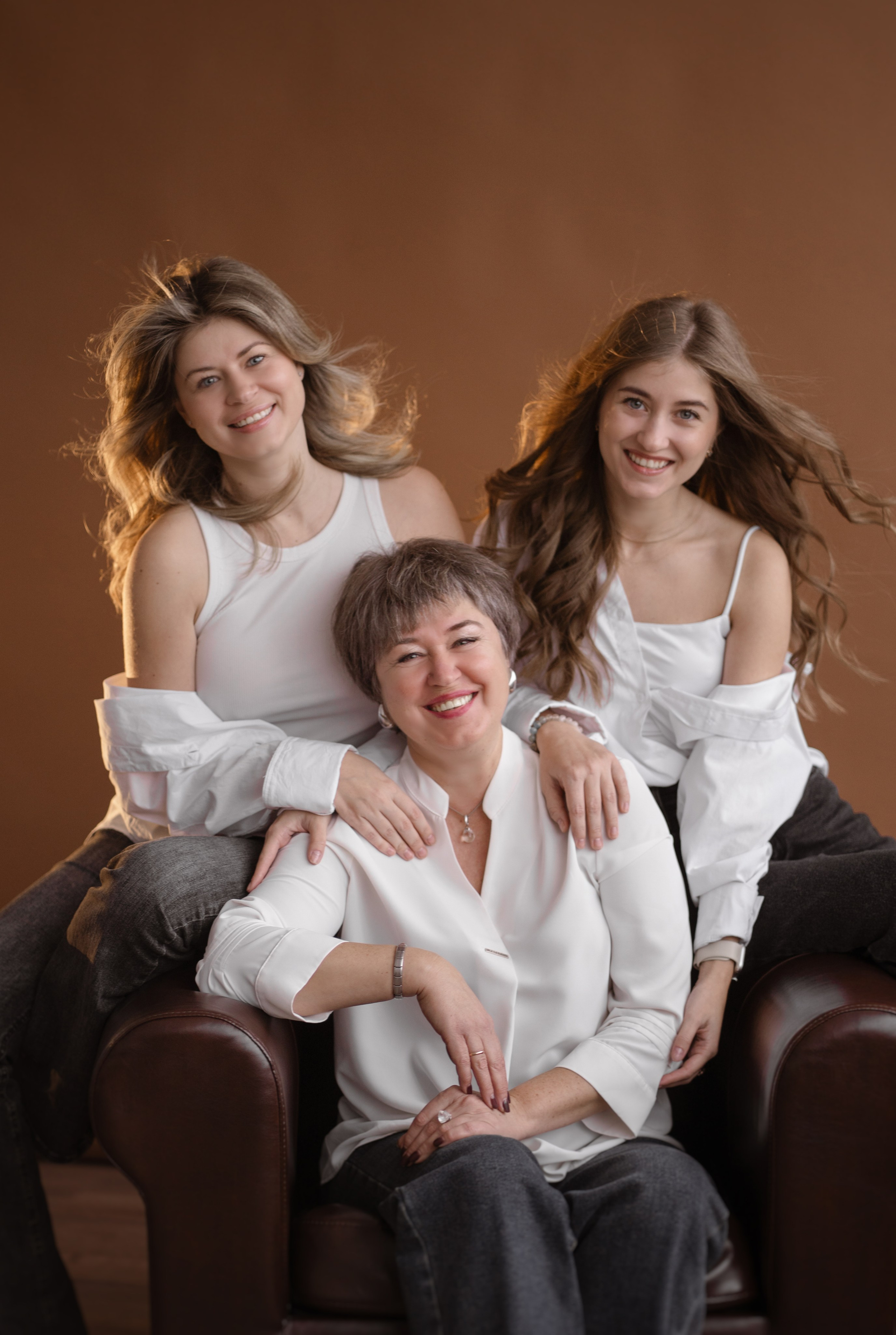 Мама с дочками. Семейный фотограф, фотосессия беременности в Новосибирске Кристина Киб