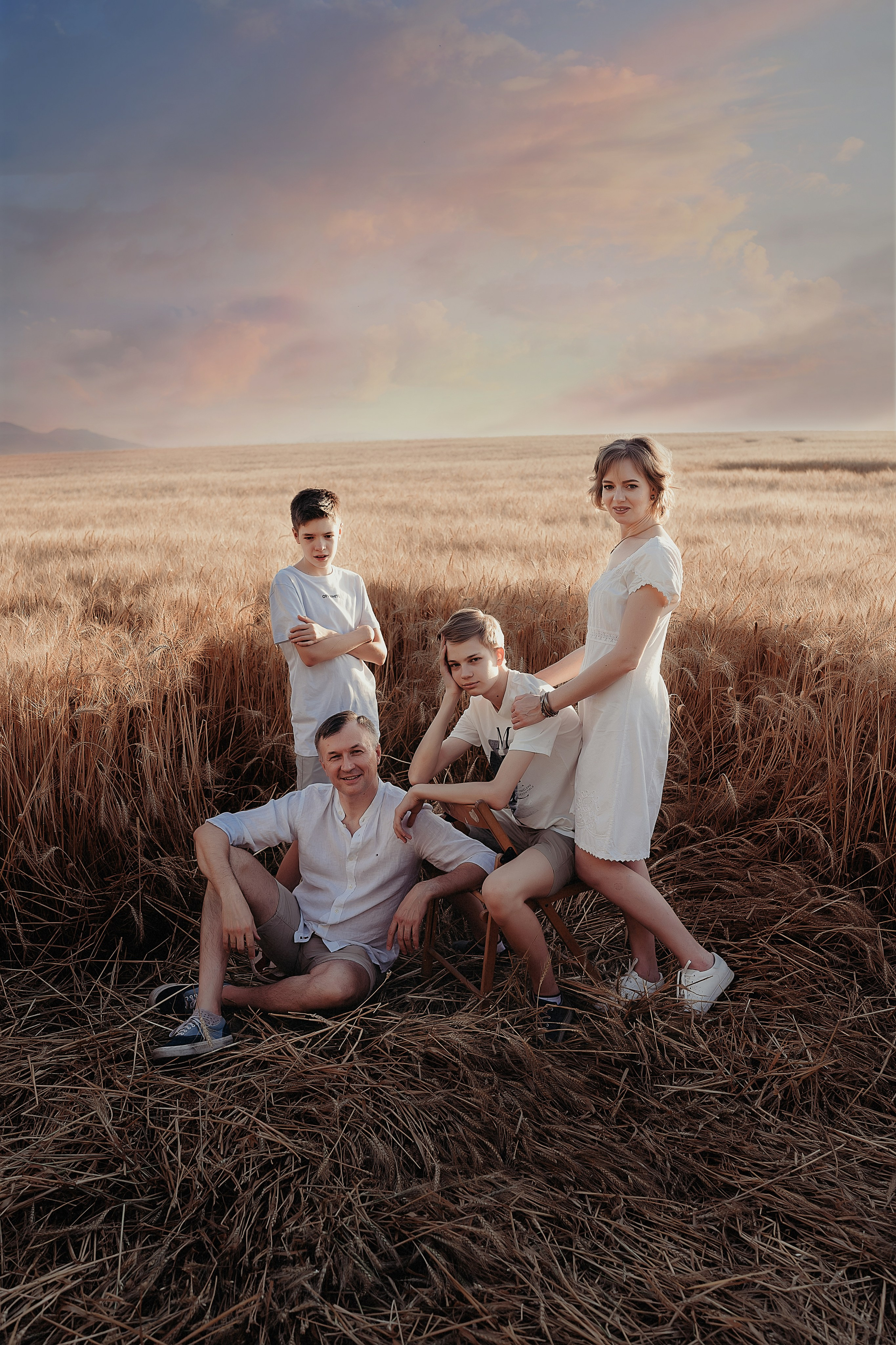 Аксана семейная в поле. Семейный фотограф, женский фототерапевт