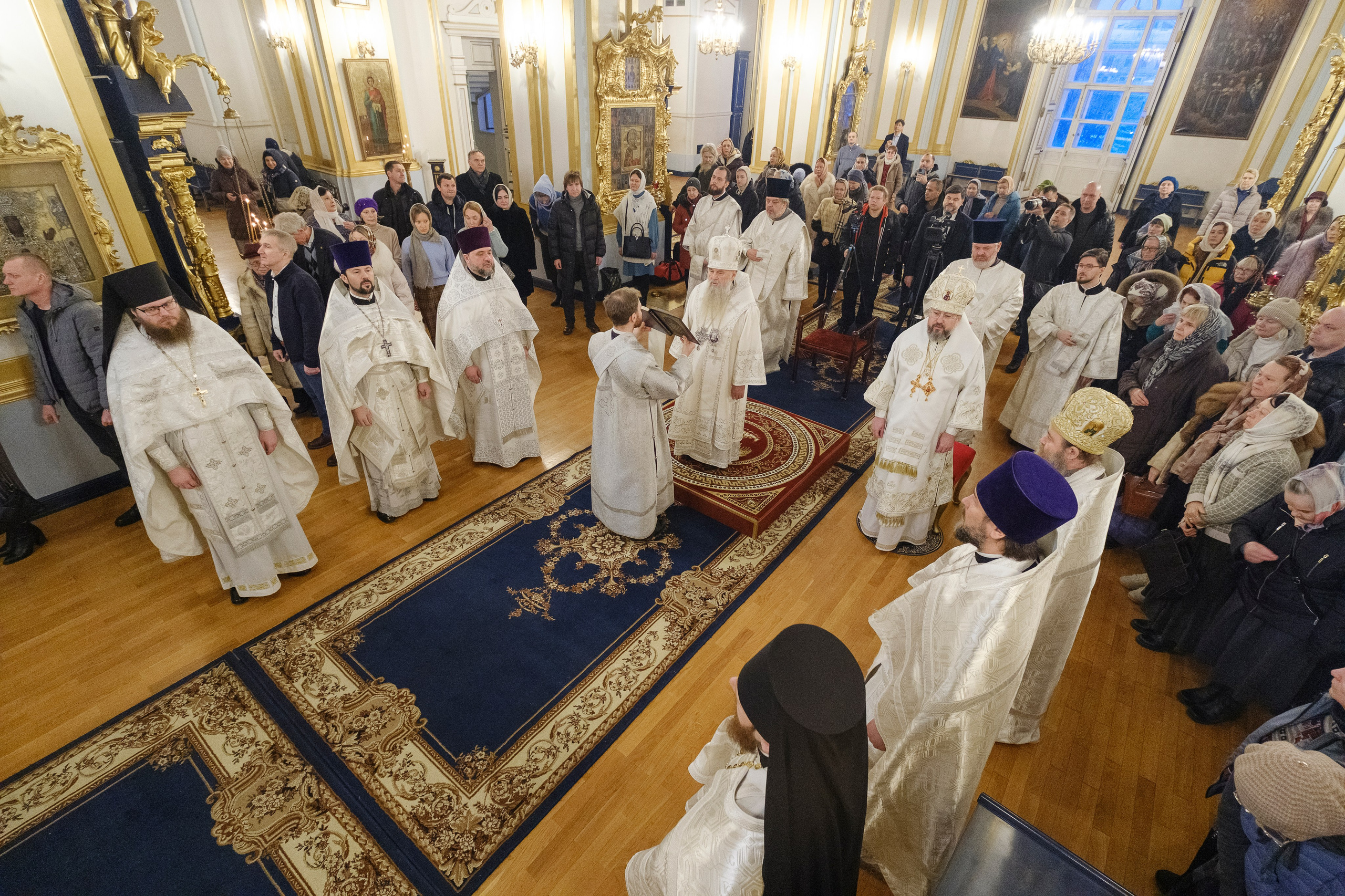 Божественная литургия в Николо-Богоявленском морском соборе. НИКОЛО-БОГОЯВЛЕНСКИЙ МОРСКОЙ СОБОР