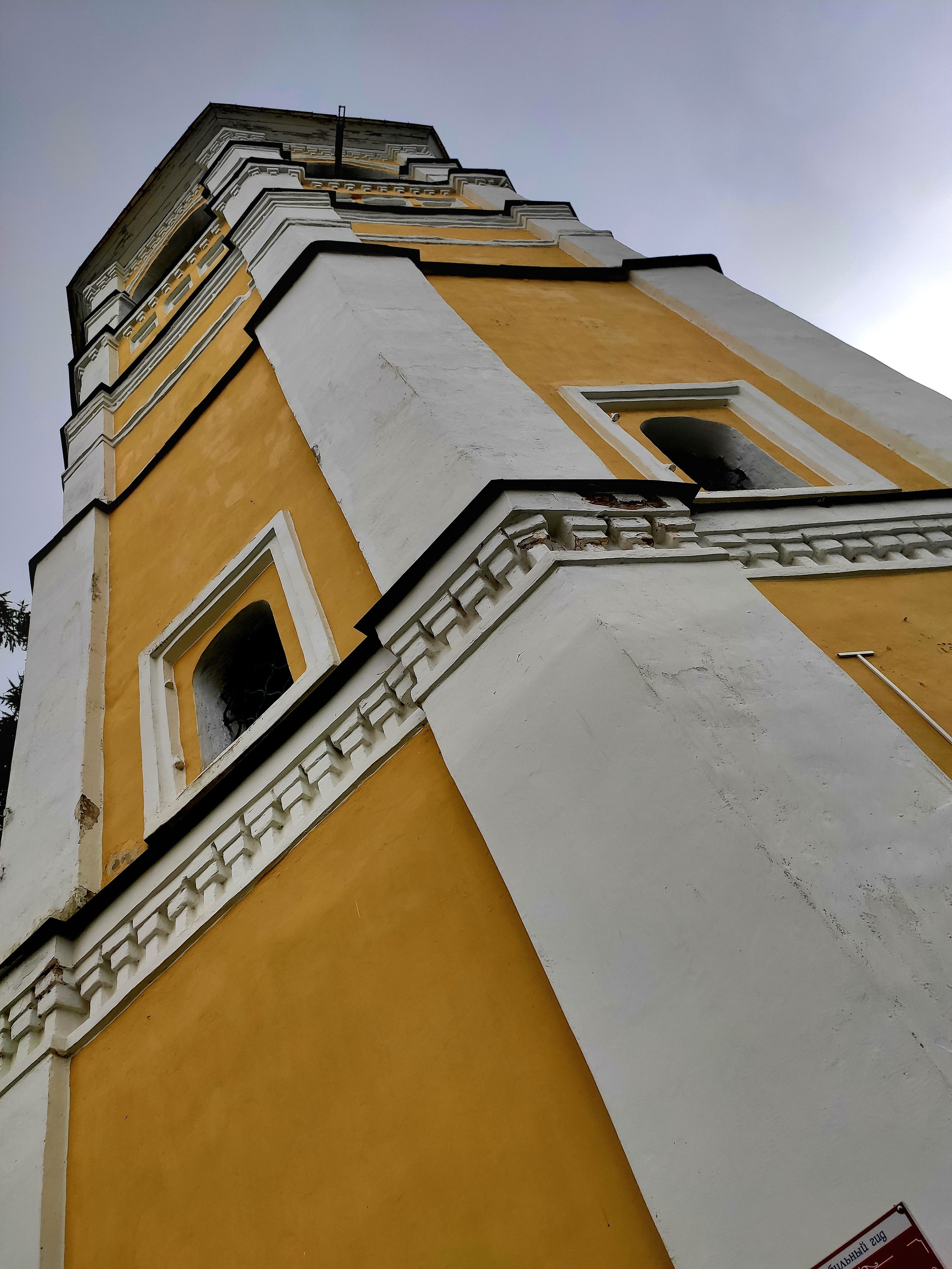 Колокольня была построена в 1730 г.