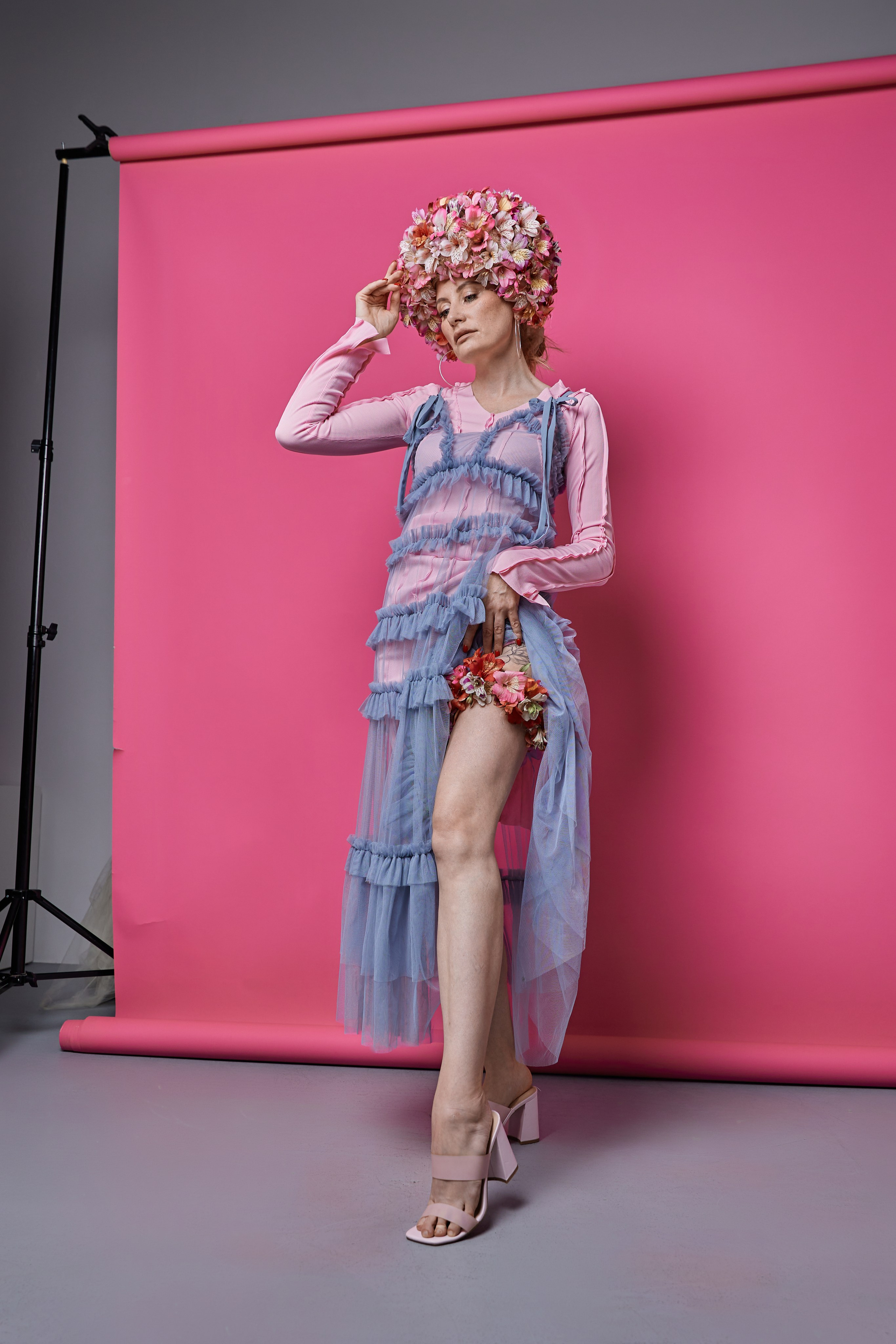 Марина с цветами. Фотограф женского портрета, беременности и материнства Харькова Елена