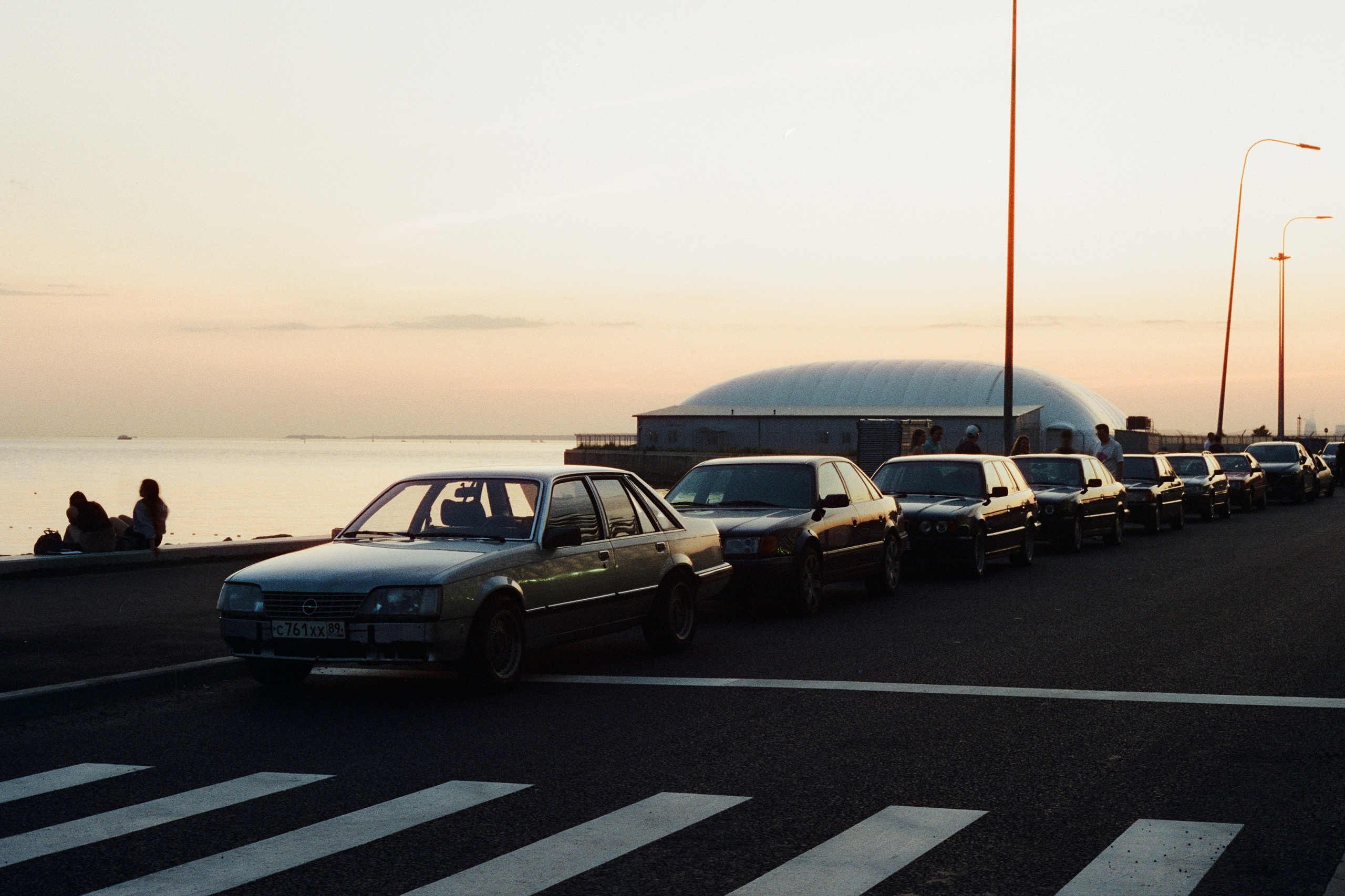 городской пейзаж. уличная фотография. намыв васильевского острова. намыв. сумерки.