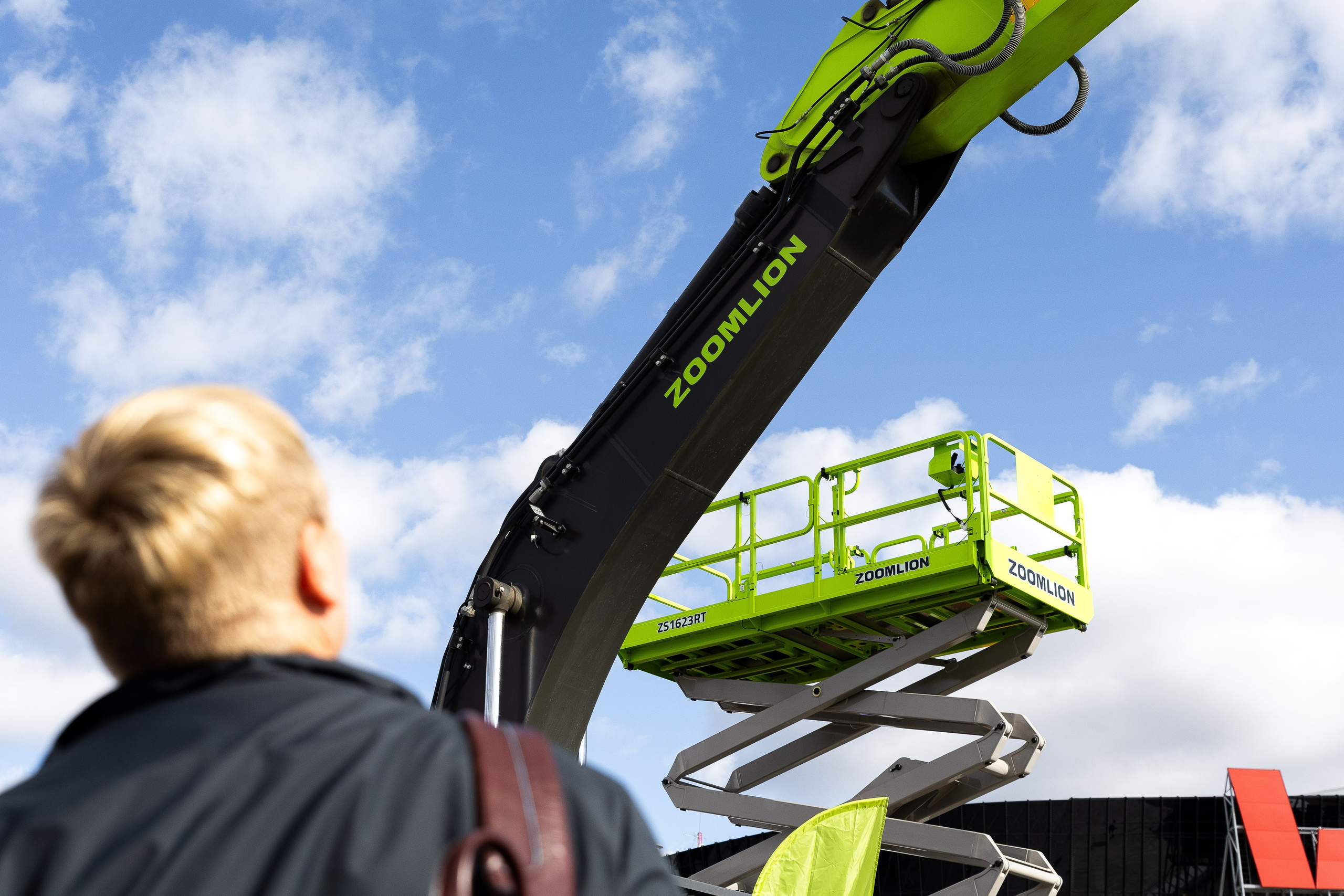 100+ (разные стенды). Фотограф Родион Нарудинов