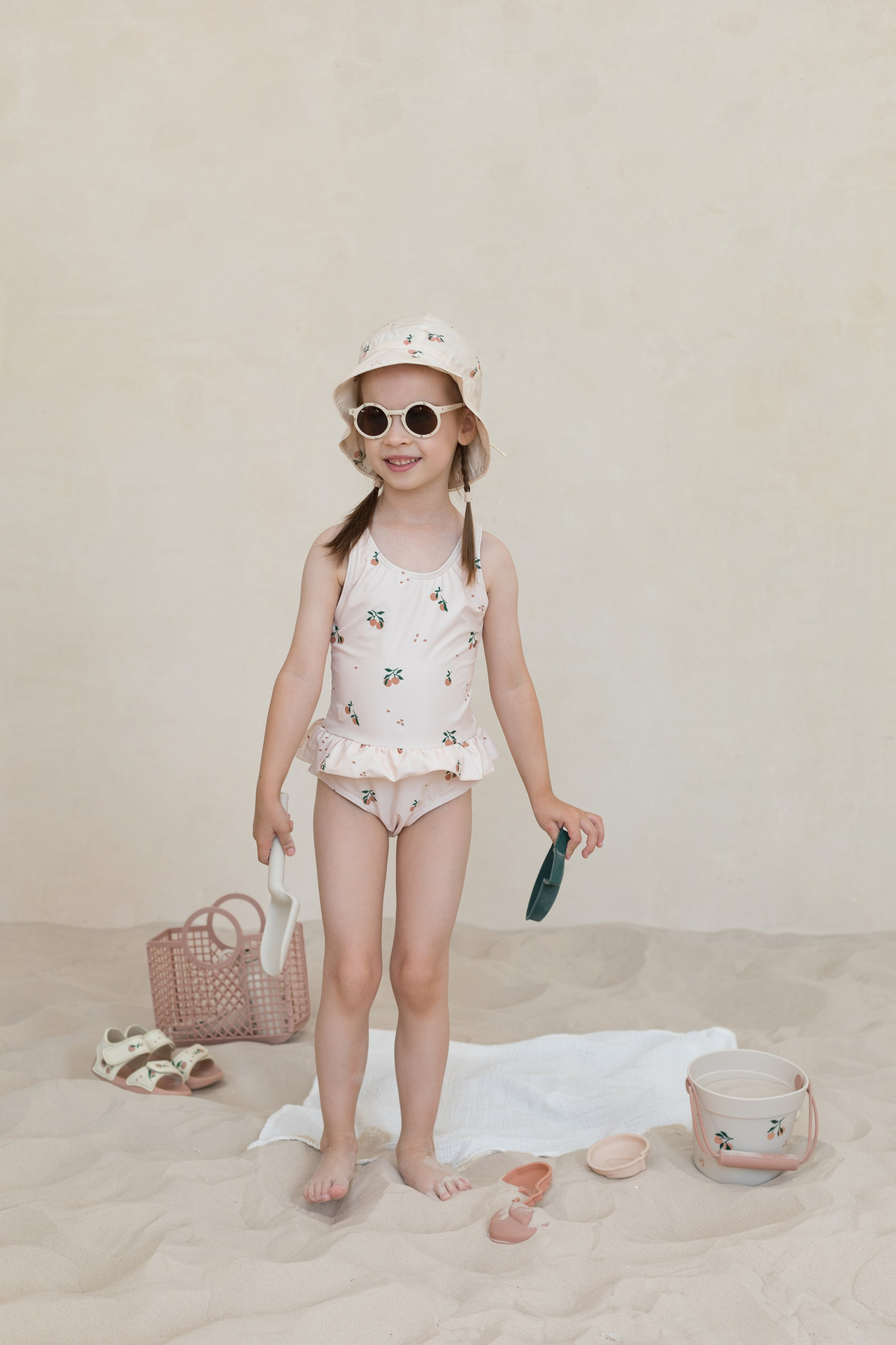 Фотосессия в песке для детского бренда. Детский и контент фотограф Надя Волкова Санкт-Петербург