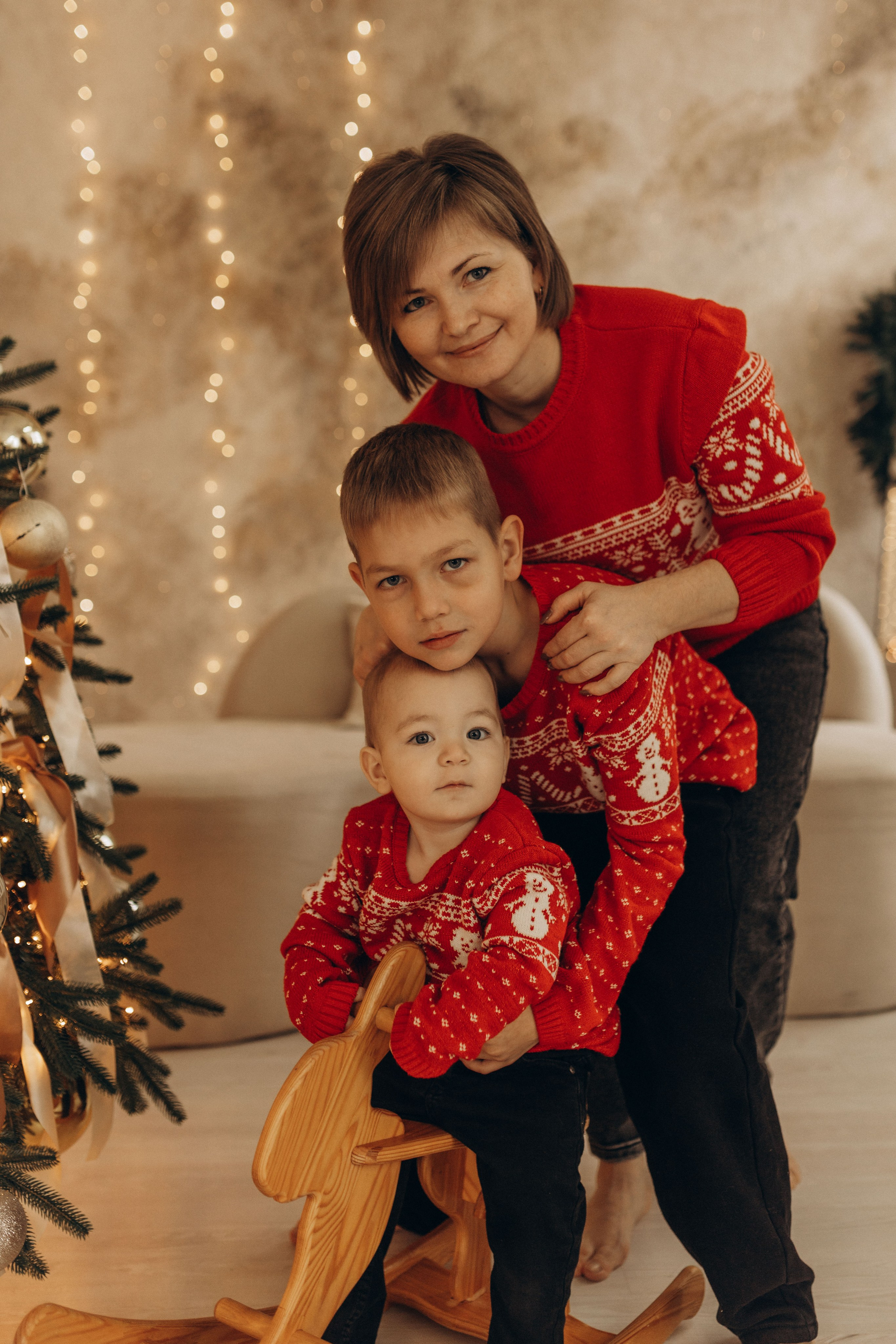 Яркий новый год мама и 2 сыночка. Фотограф в Ставрополе Svetlana Matveeva