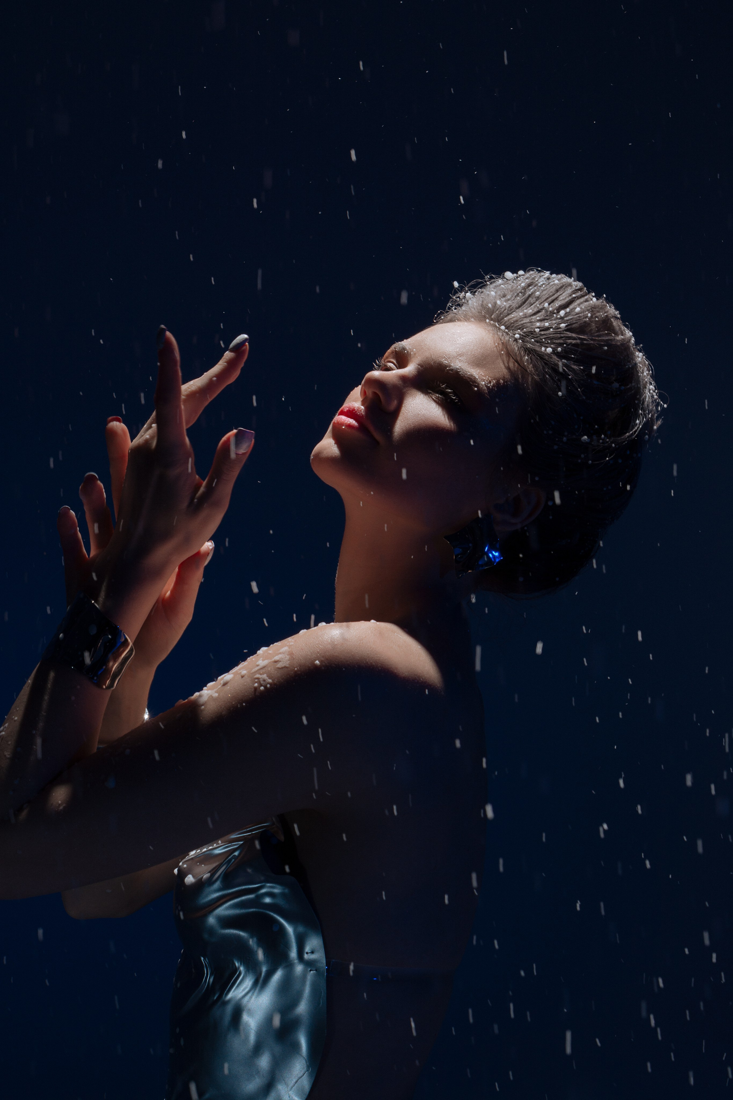 Линии силуэта повествуют о неповторимой пластике холодного сезона.