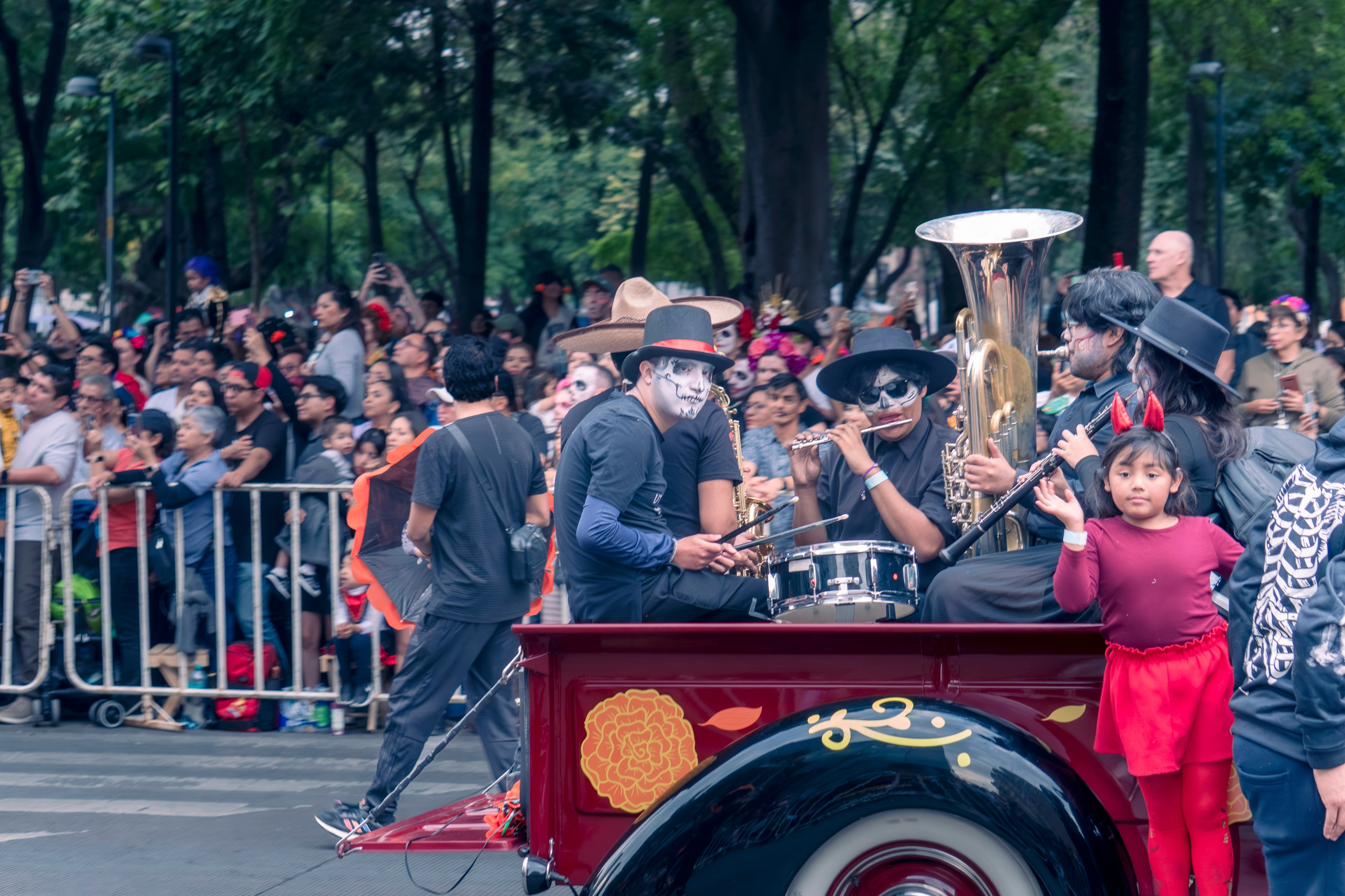 Day of the Dead. Ofrenda & Parade. CDMX Photography | Alex Klenin| Portrait & Event Photographer