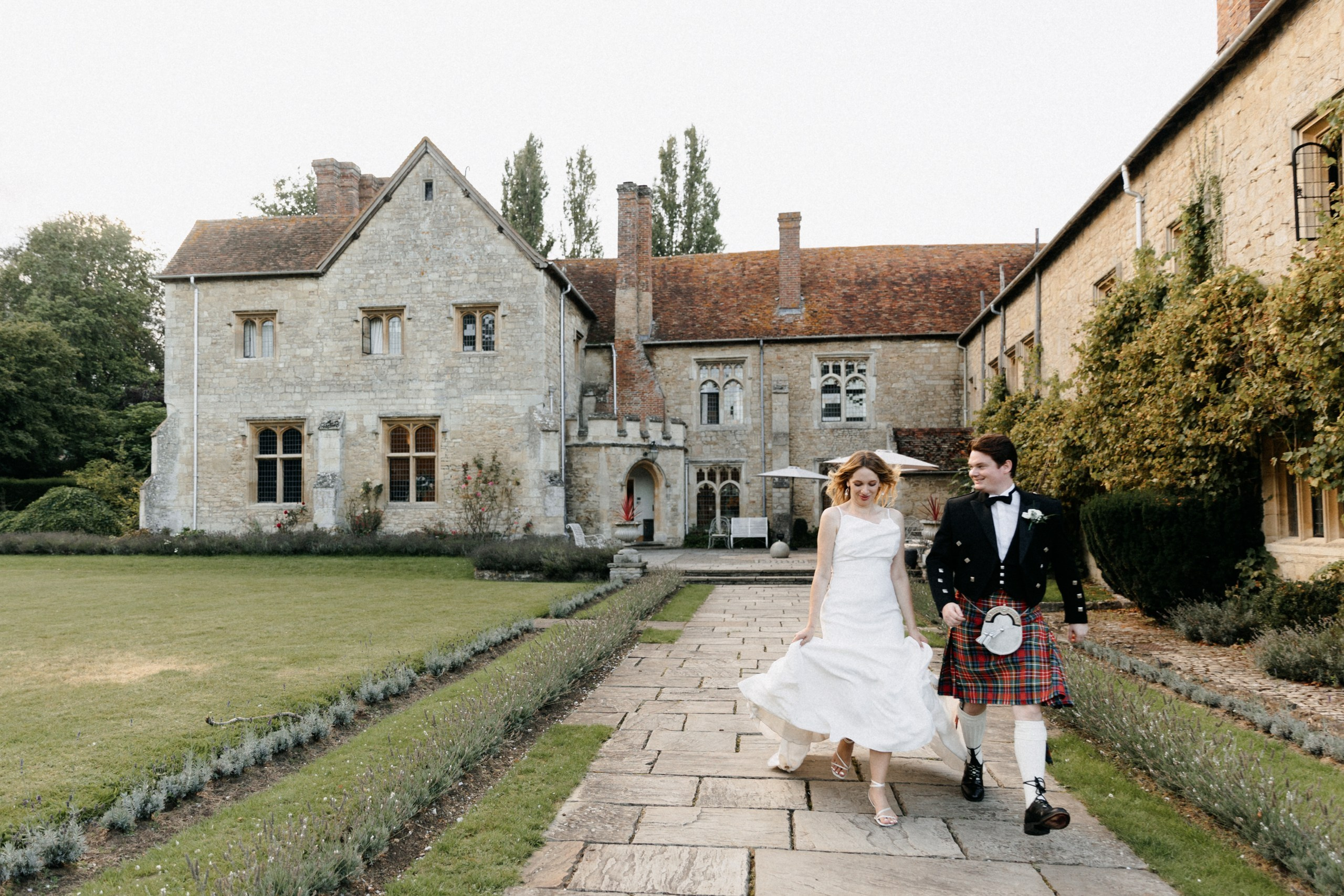 Ana & Tom Wedding at Notley Abbey. Moments Catchers — Wedding Photography & Video Duo in London