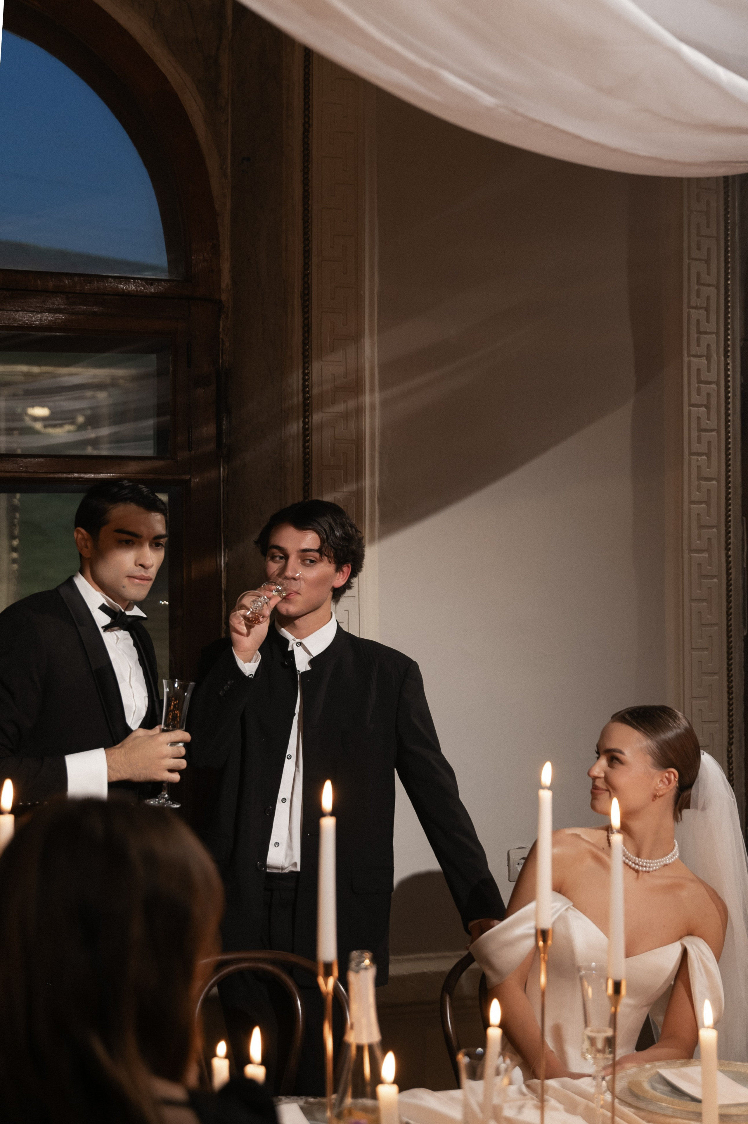 Камерный свадебный ужин при свечах в старинном особняке в фотостудии 21. Kult. Ярослава Ерина — свадебный фотограф в Москве