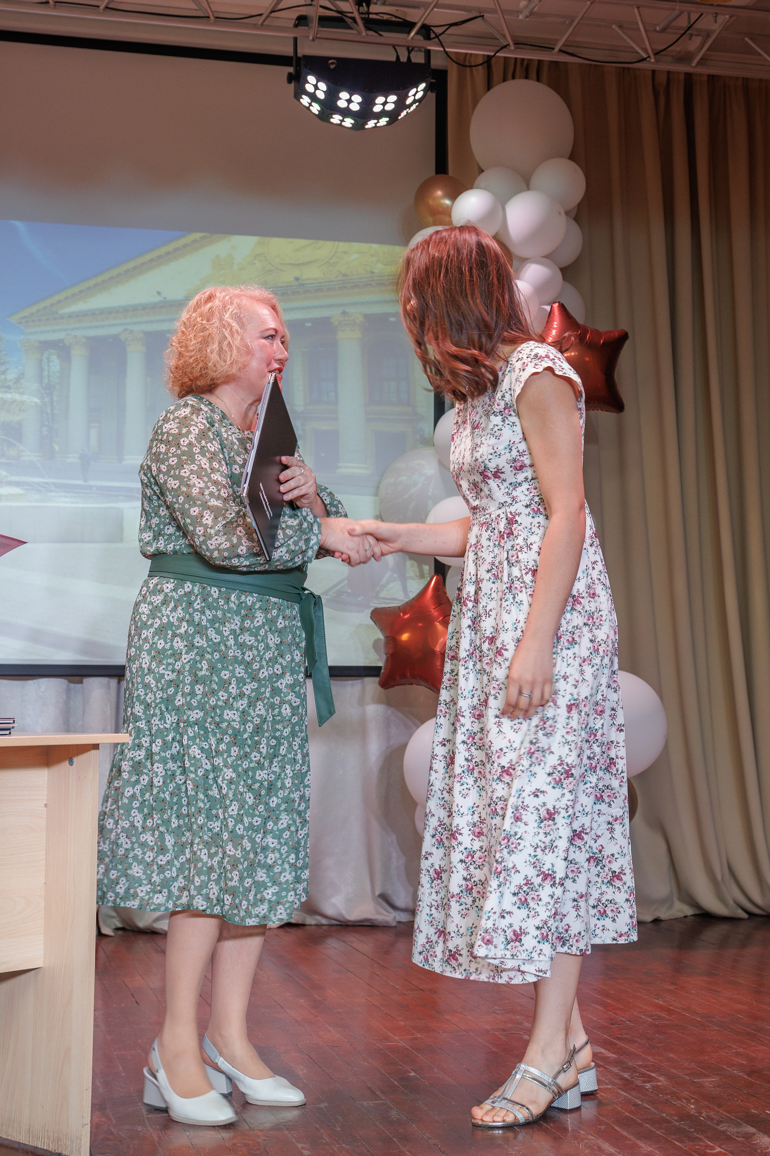 Вручение аттестатов. Свадебный и семейный фотограф в Новосибирске Ирина Дорошкова